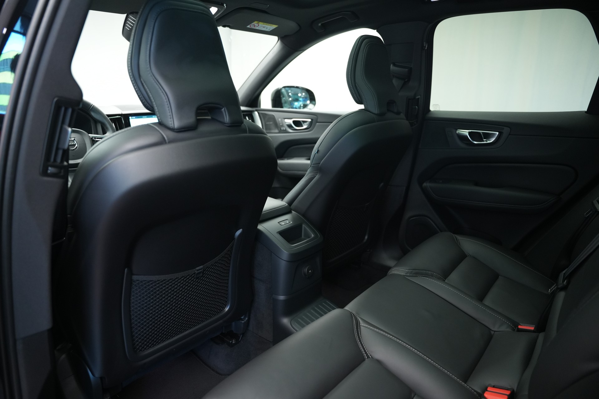 VOLVO XC60 T8 eAWD PluginHybrid Ultimate Dark Geartronic Black Edition Ultra-image-14