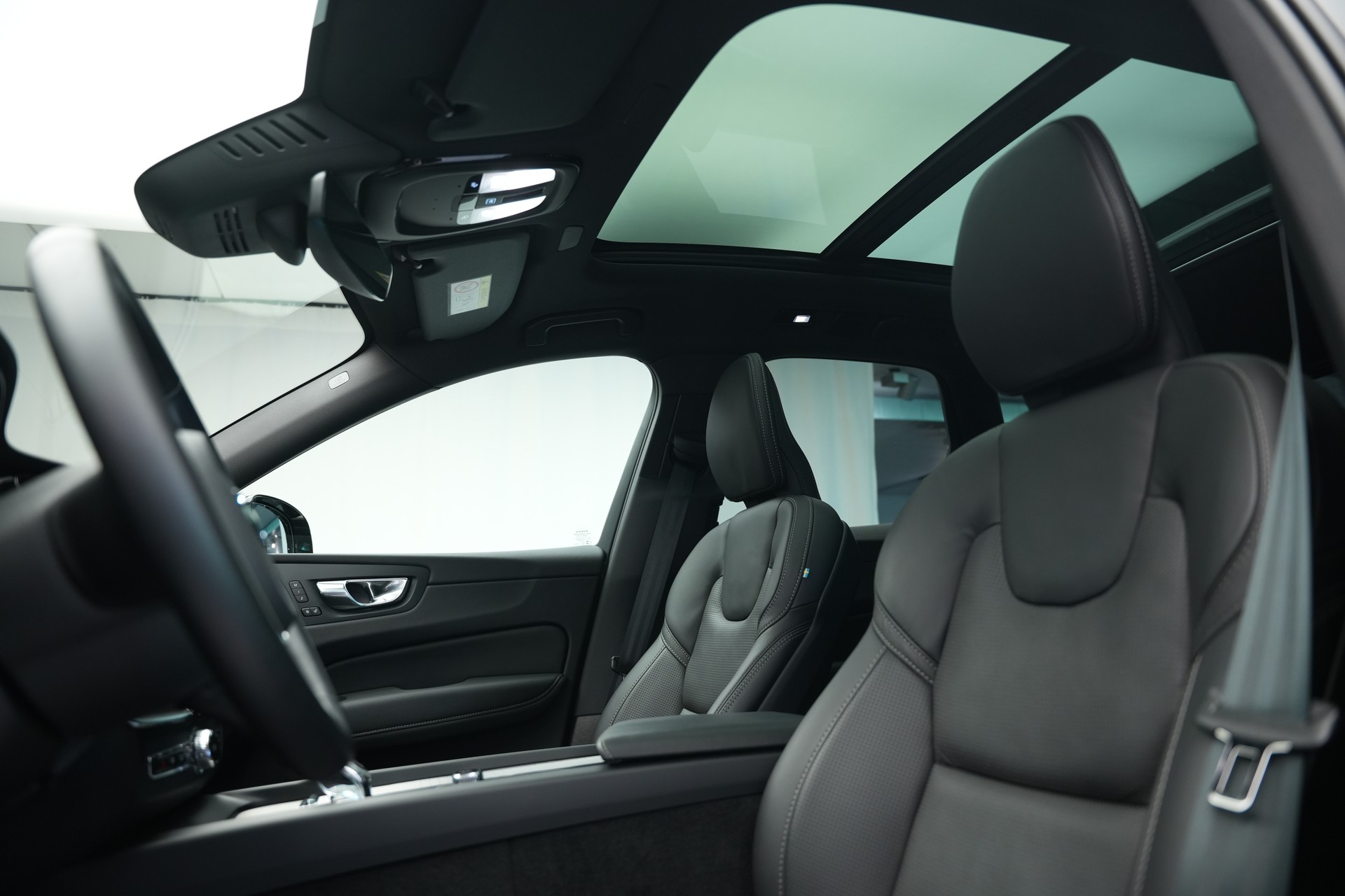 VOLVO XC60 T8 eAWD PluginHybrid Ultimate Dark Geartronic Black Edition Ultra-image-12