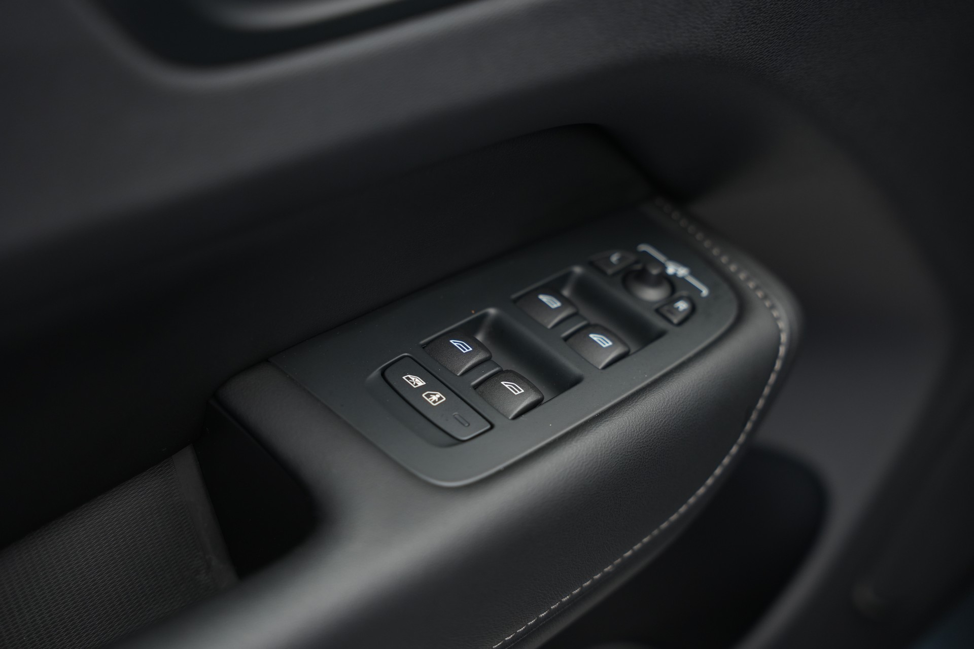 VOLVO XC60 T8 eAWD PluginHybrid Ultimate Dark Geartronic Black Edition Ultra-image-29