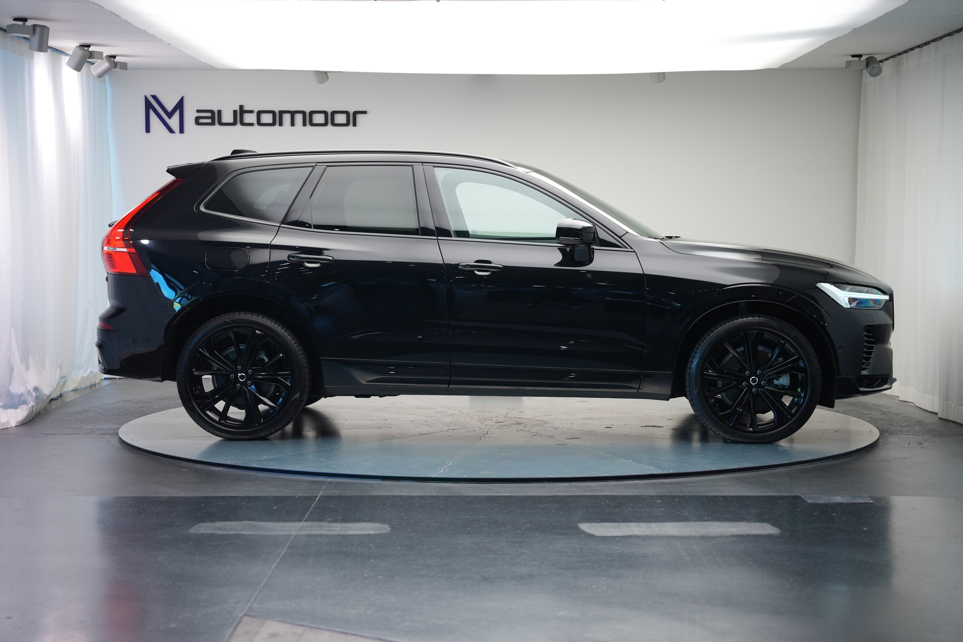 VOLVO XC60 T8 eAWD PluginHybrid Ultimate Dark Geartronic Black Edition Ultra-image-3