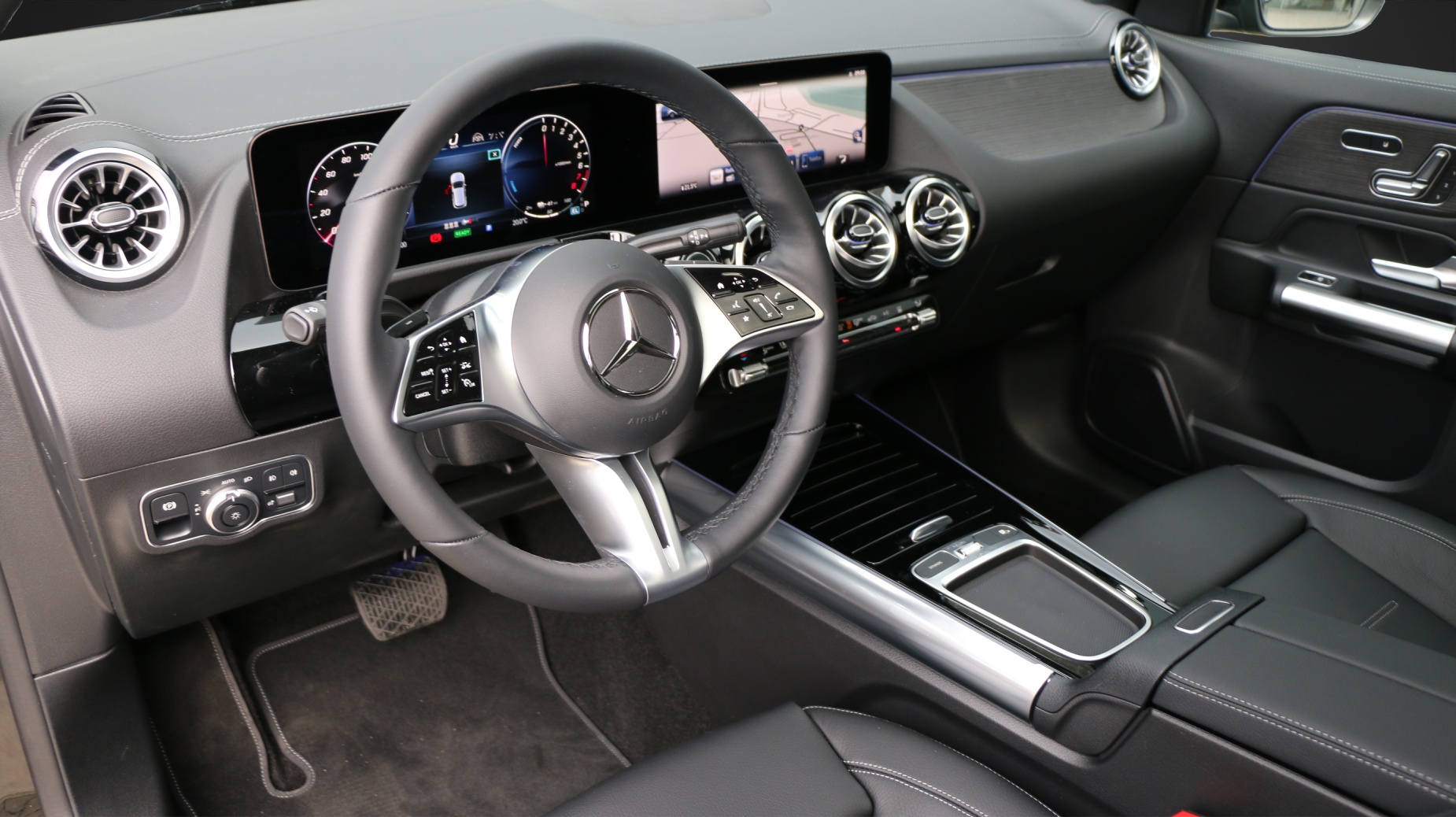 MERCEDES-BENZ GLA 250 e 8G-DCT-image-5