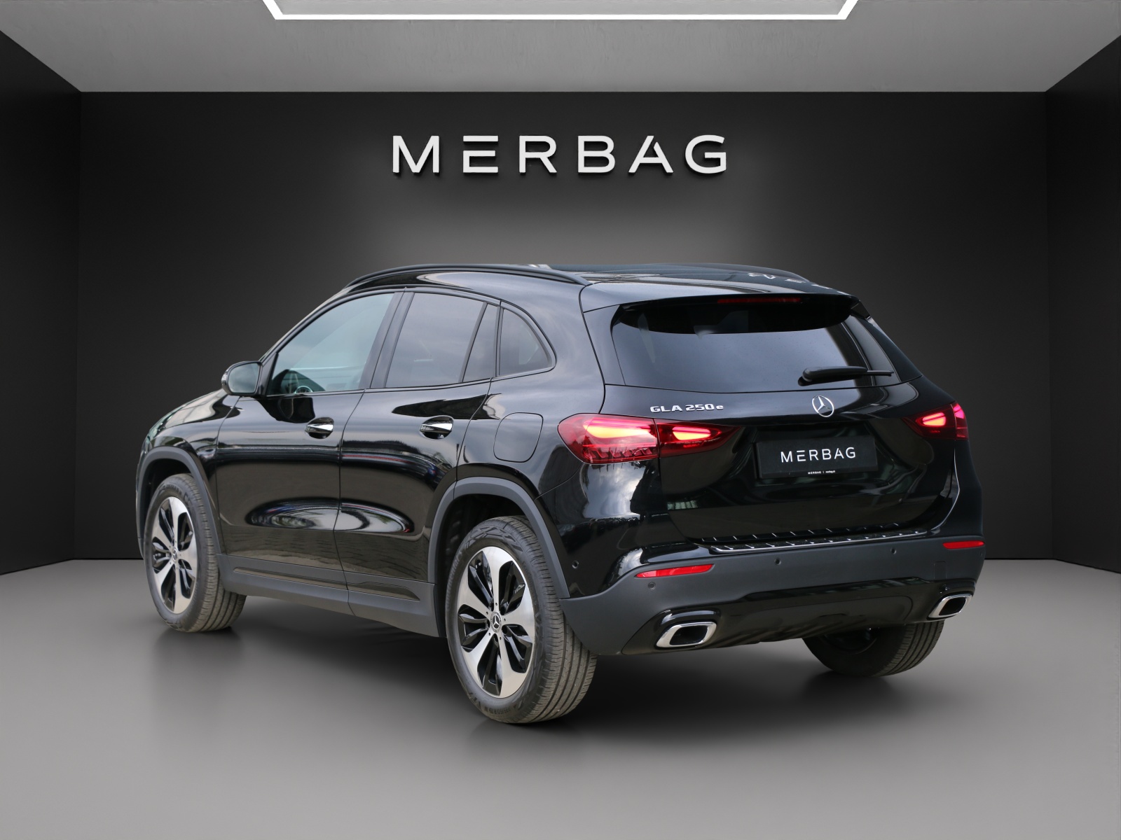 MERCEDES-BENZ GLA 250 e 8G-DCT-image-2