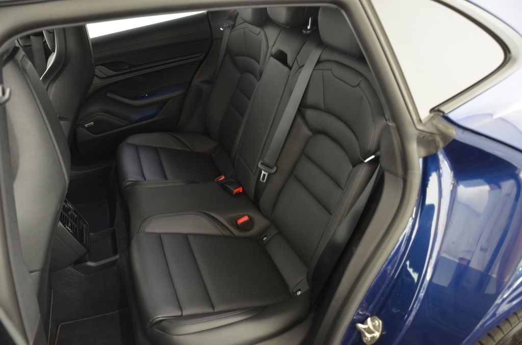 PORSCHE Taycan 4 Cross Turismo-image-12
