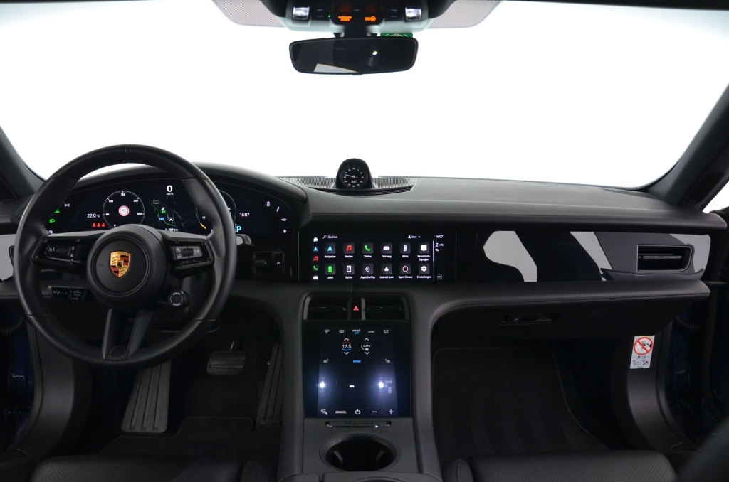 PORSCHE Taycan 4 Cross Turismo-image-10