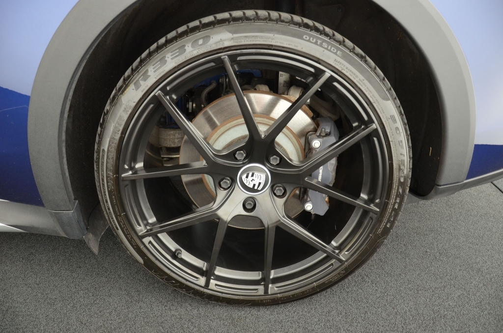 PORSCHE Taycan 4 Cross Turismo-image-8