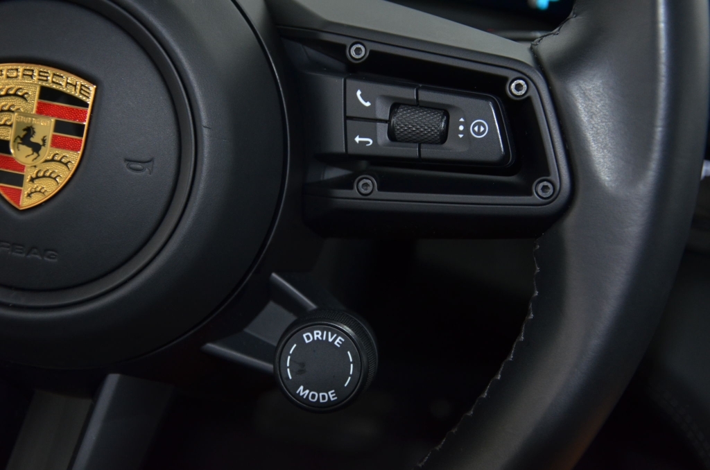 PORSCHE Taycan 4 Cross Turismo-image-17