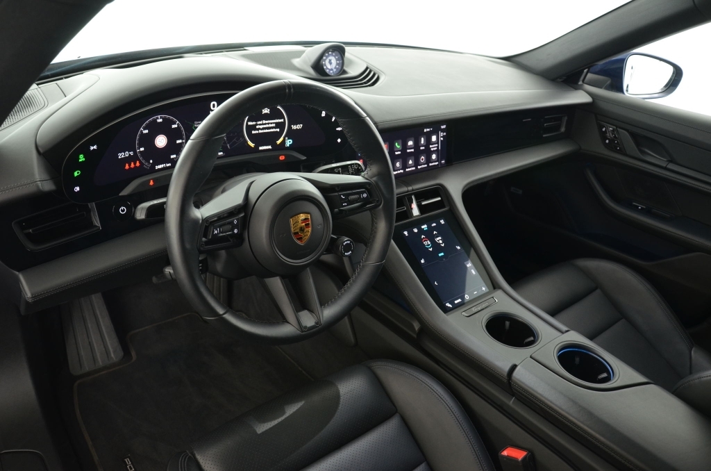 PORSCHE Taycan 4 Cross Turismo-image-9
