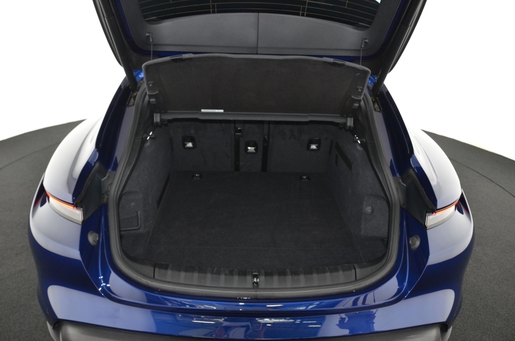 PORSCHE Taycan 4 Cross Turismo-image-22