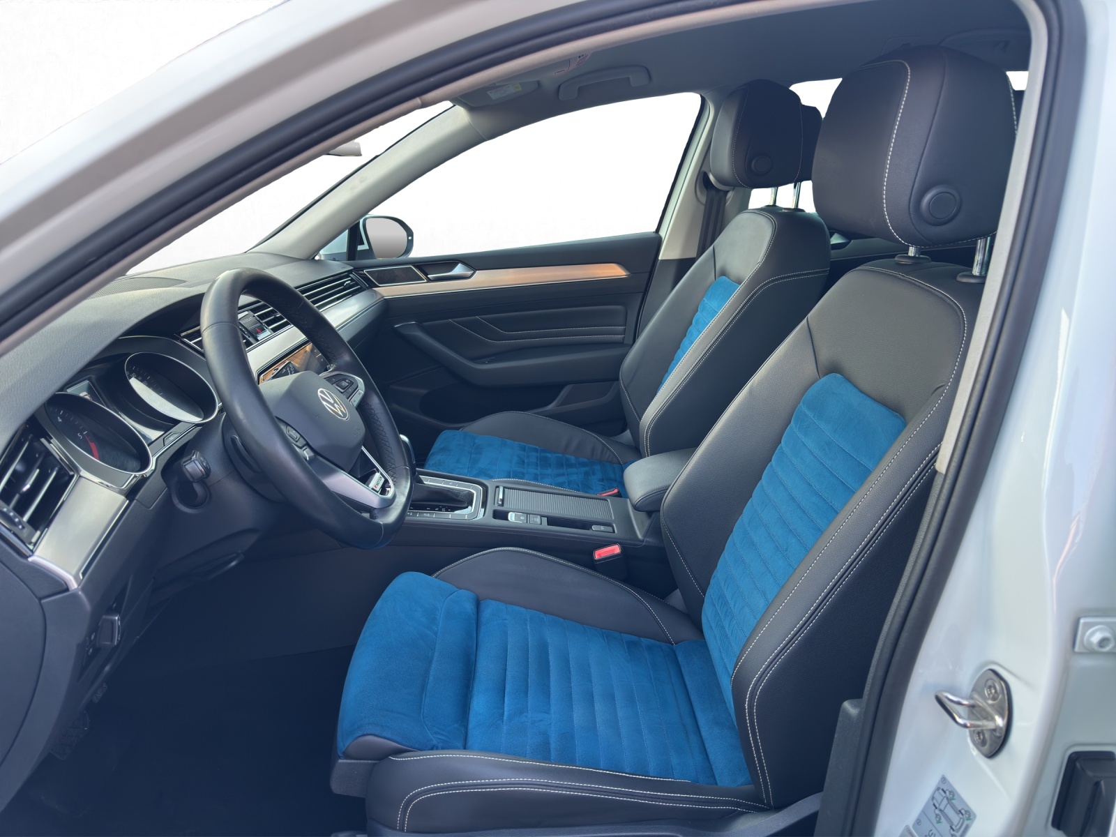 VW Passat 2.0 TDI BMT Elegance 4Motion DSG-image-8