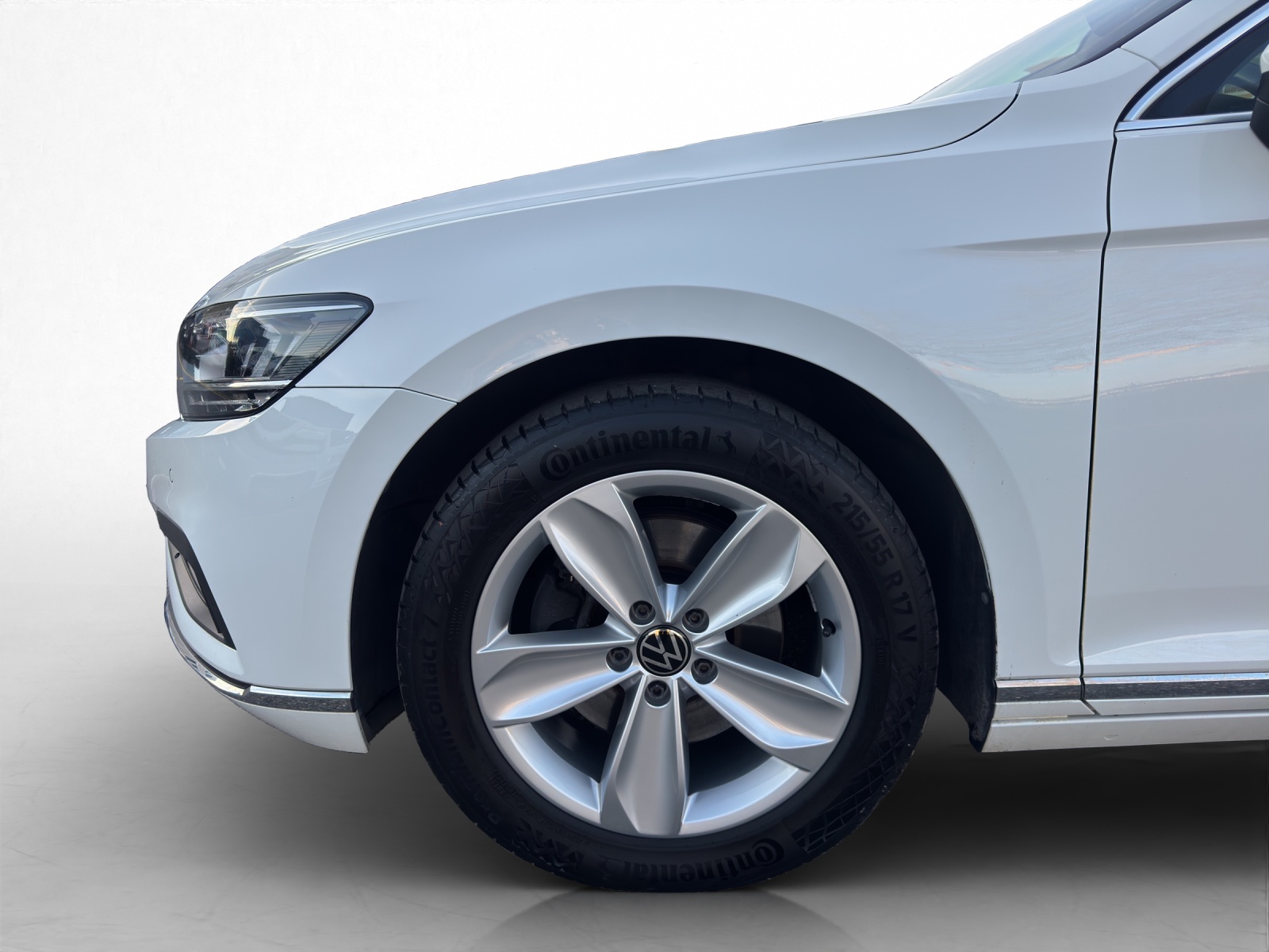 VW Passat 2.0 TDI BMT Elegance 4Motion DSG-image-16