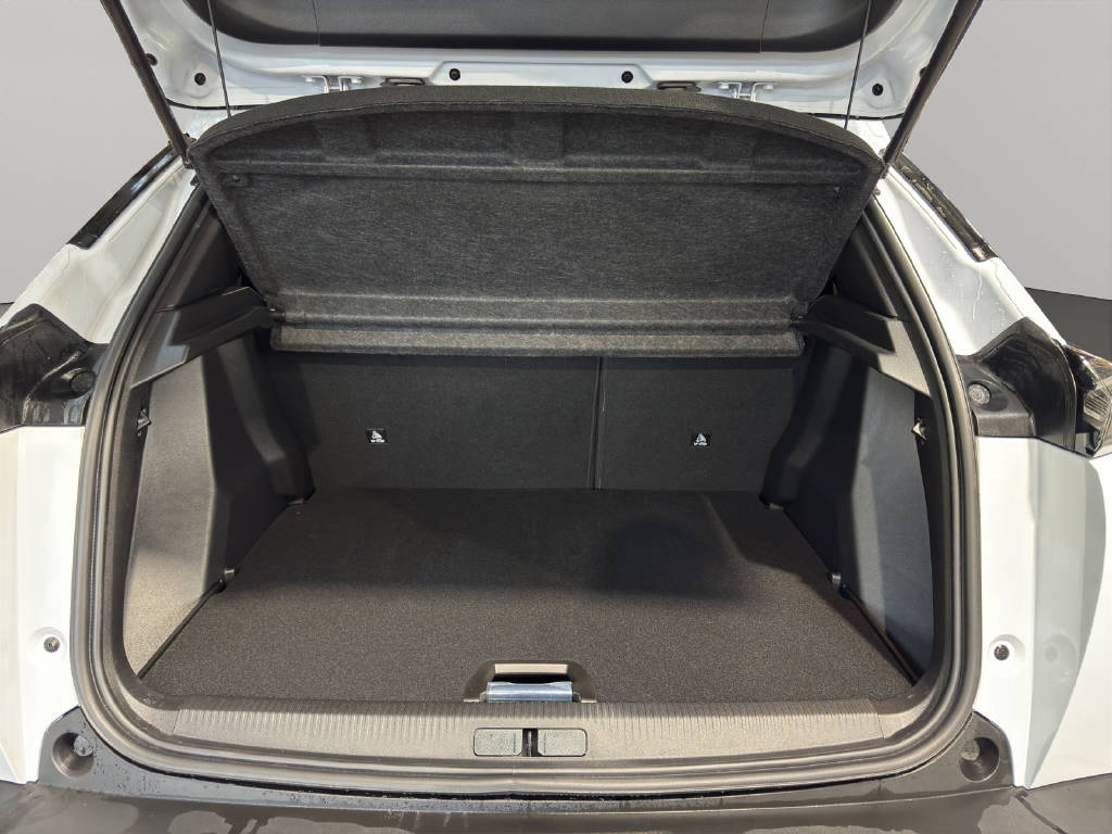 PEUGEOT 2008 1.2 PureTech 130 Allure Premium-image-11
