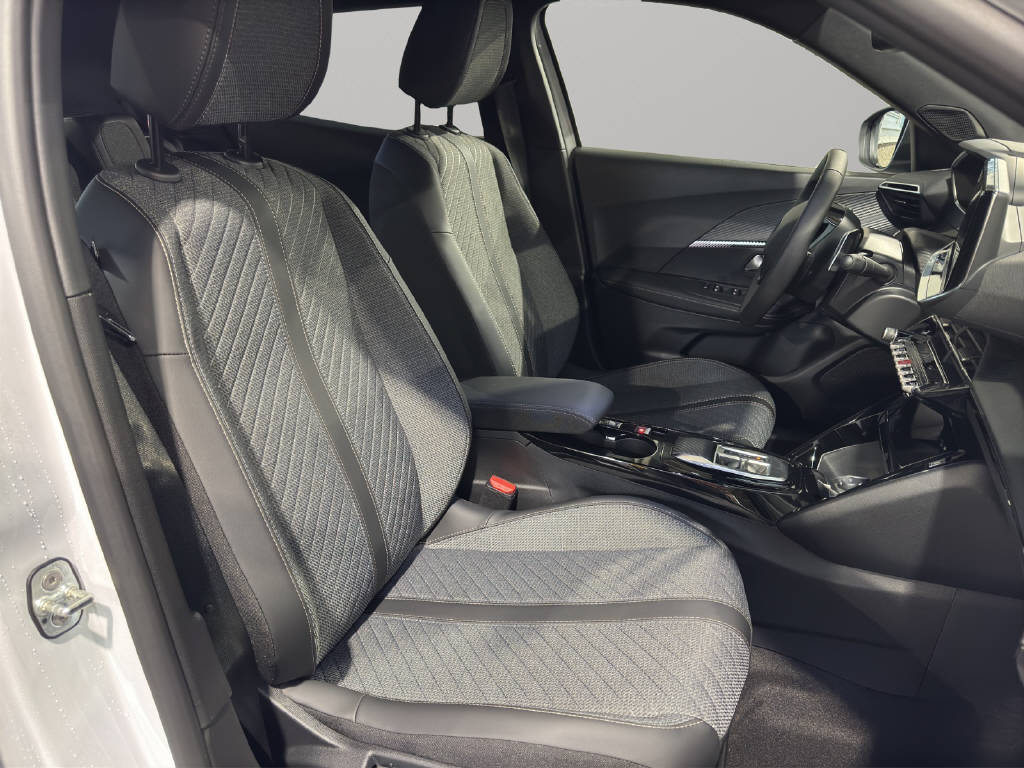 PEUGEOT 2008 1.2 PureTech 130 Allure Premium-image-9