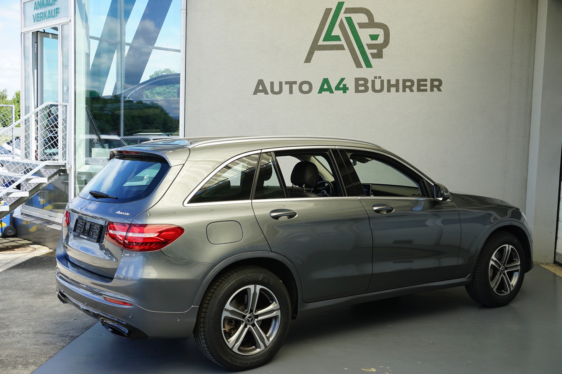 MERCEDES-BENZ GLC 250 AMG Line 4Matic 211PS Benziner-image-10