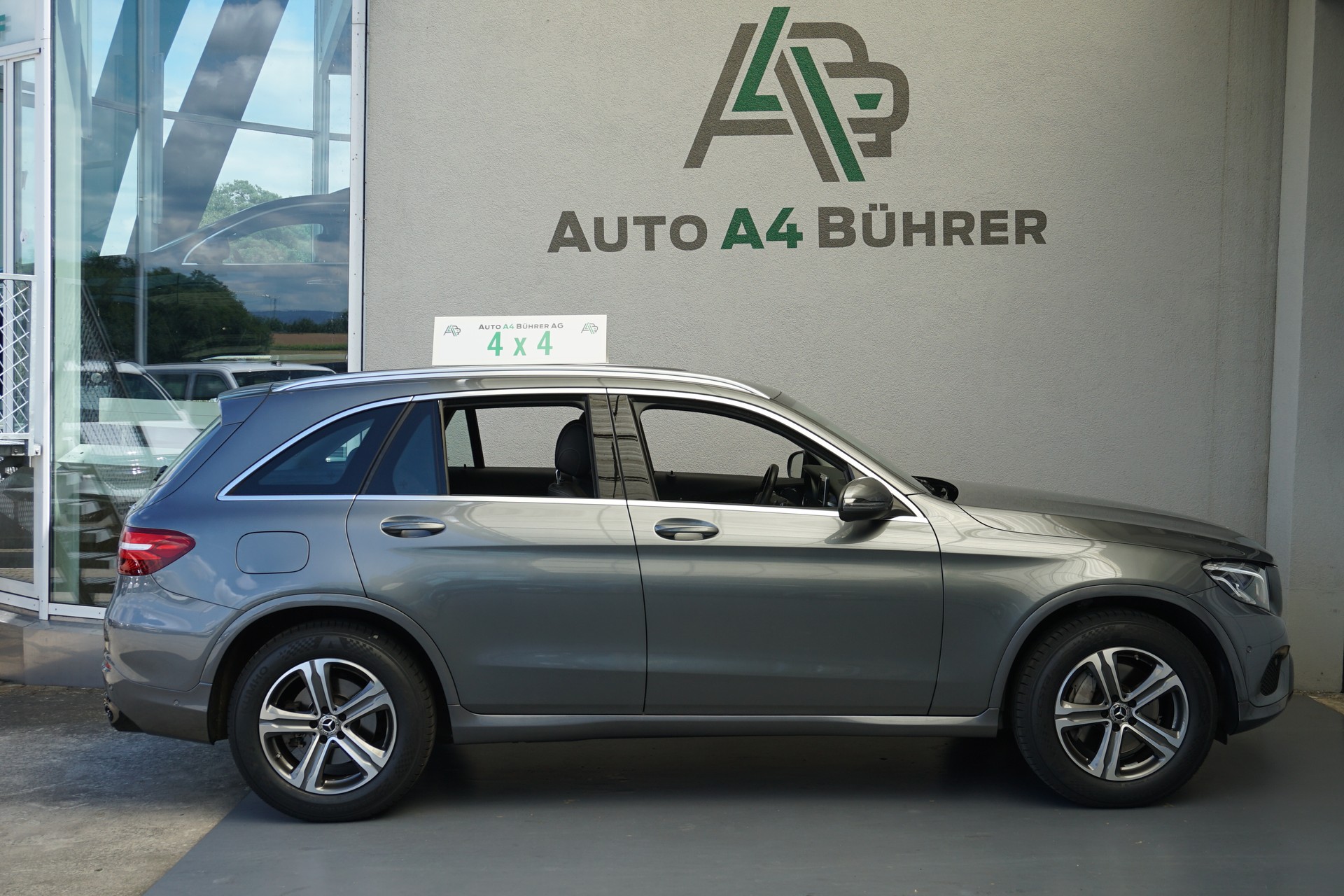MERCEDES-BENZ GLC 250 AMG Line 4Matic 211PS Benziner-image-6