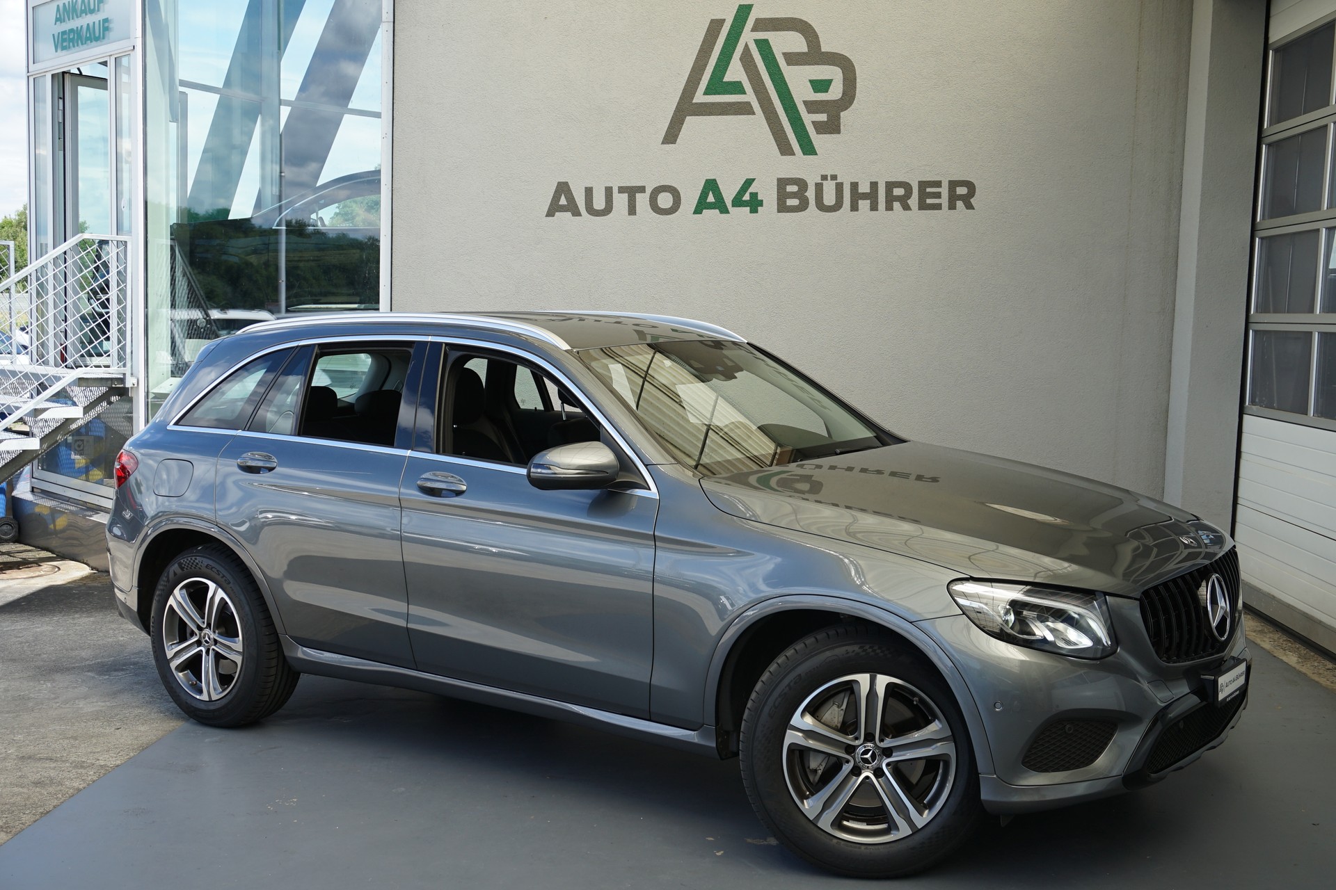 MERCEDES-BENZ GLC 250 AMG Line 4Matic 211PS Benziner-image-3