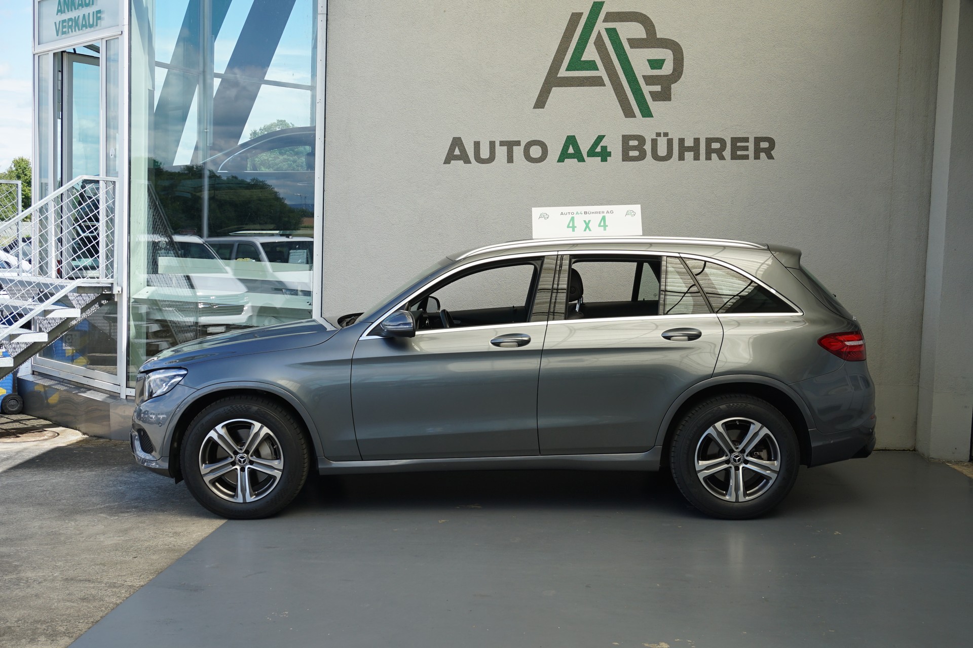 MERCEDES-BENZ GLC 250 AMG Line 4Matic 211PS Benziner-image-1