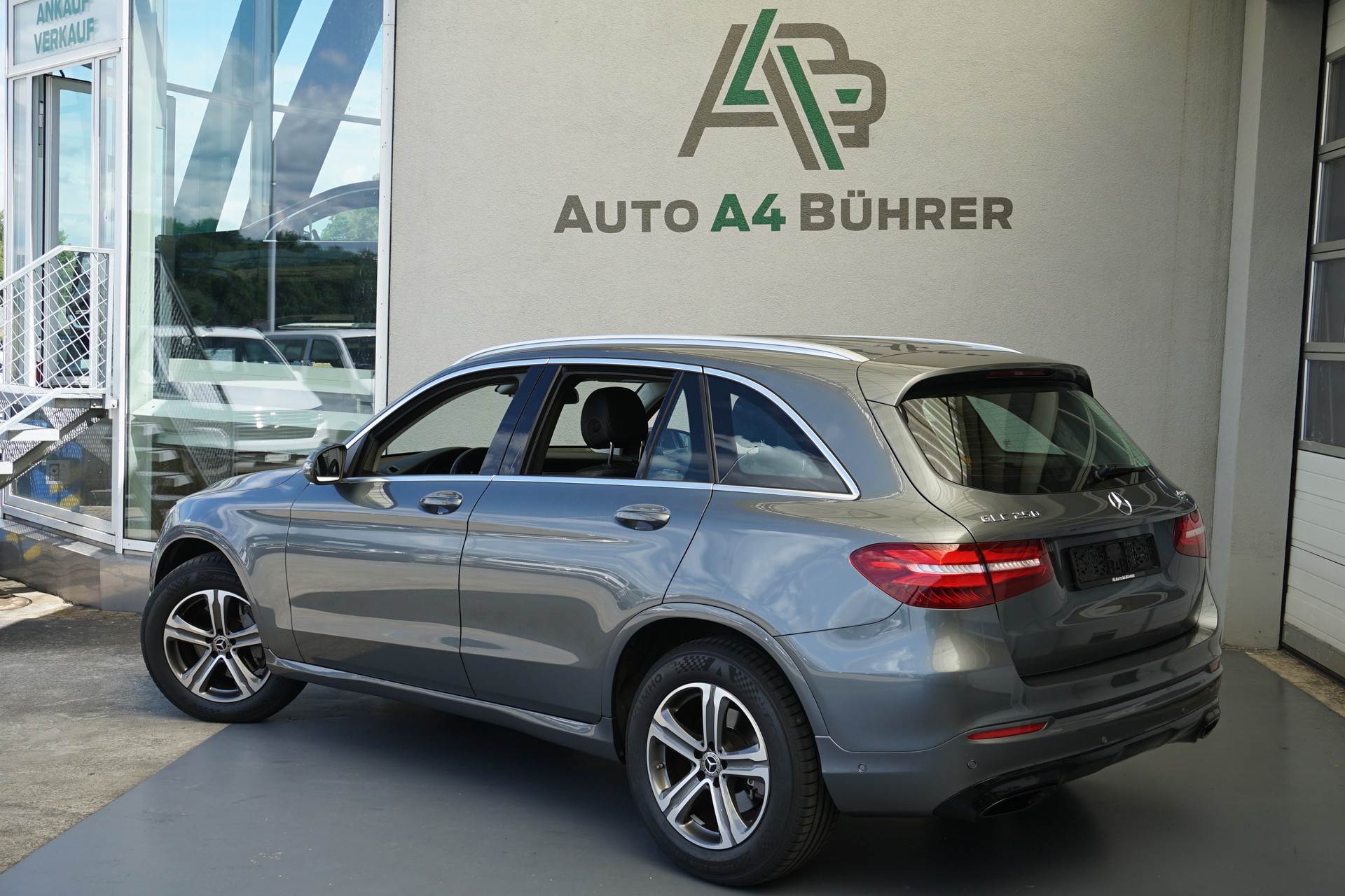 MERCEDES-BENZ GLC 250 AMG Line 4Matic 211PS Benziner-image-7