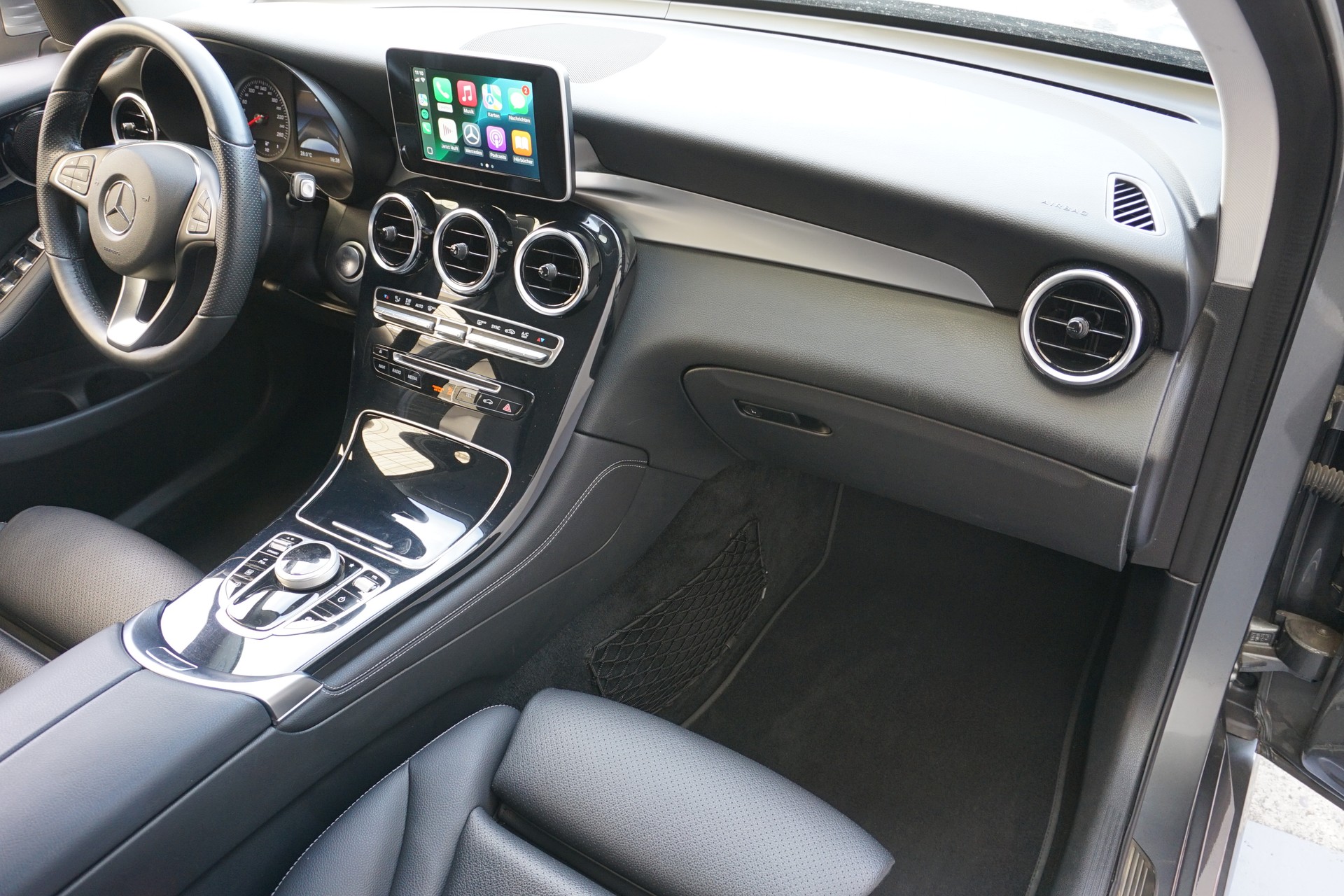 MERCEDES-BENZ GLC 250 AMG Line 4Matic 211PS Benziner-image-21
