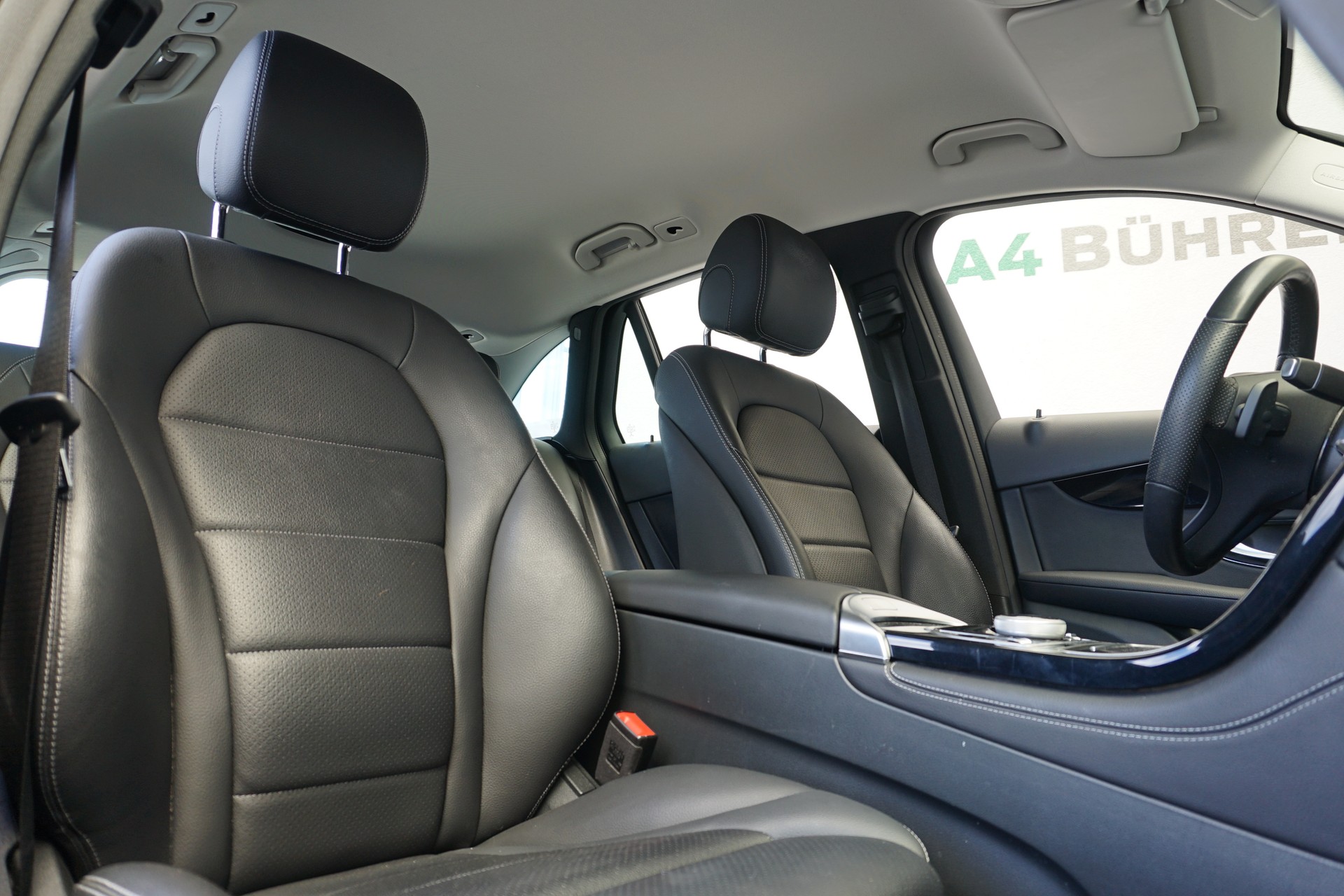 MERCEDES-BENZ GLC 250 AMG Line 4Matic 211PS Benziner-image-23