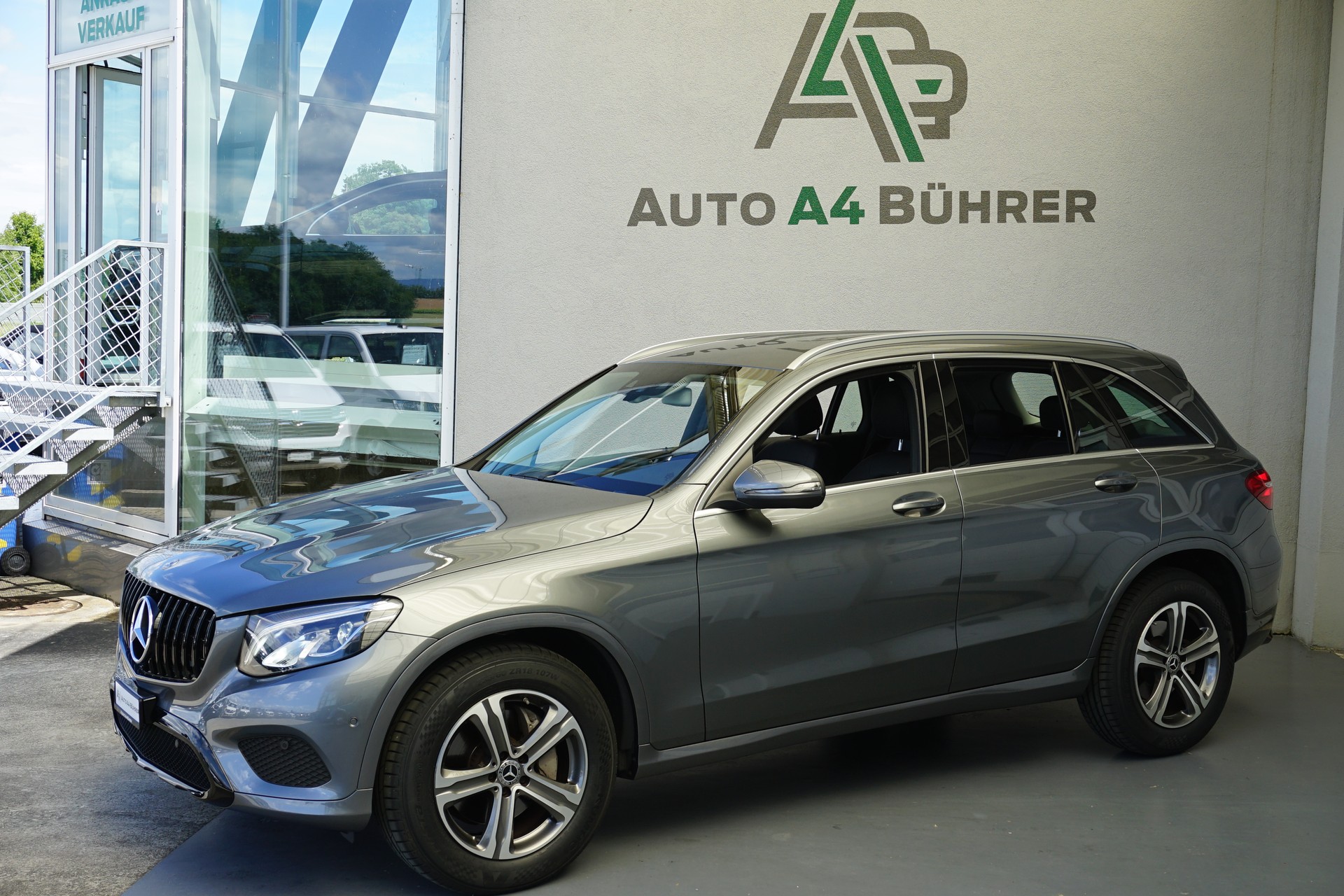 MERCEDES-BENZ GLC 250 AMG Line 4Matic 211PS Benziner-image-2