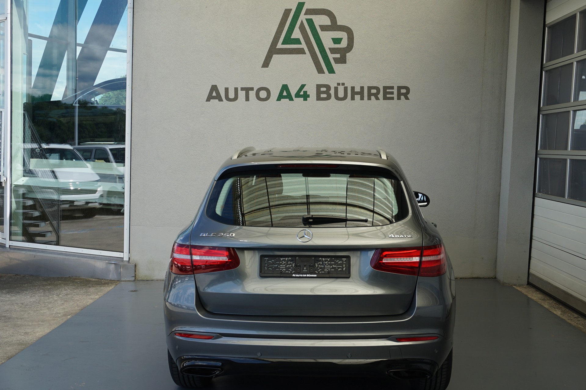 MERCEDES-BENZ GLC 250 AMG Line 4Matic 211PS Benziner-image-14