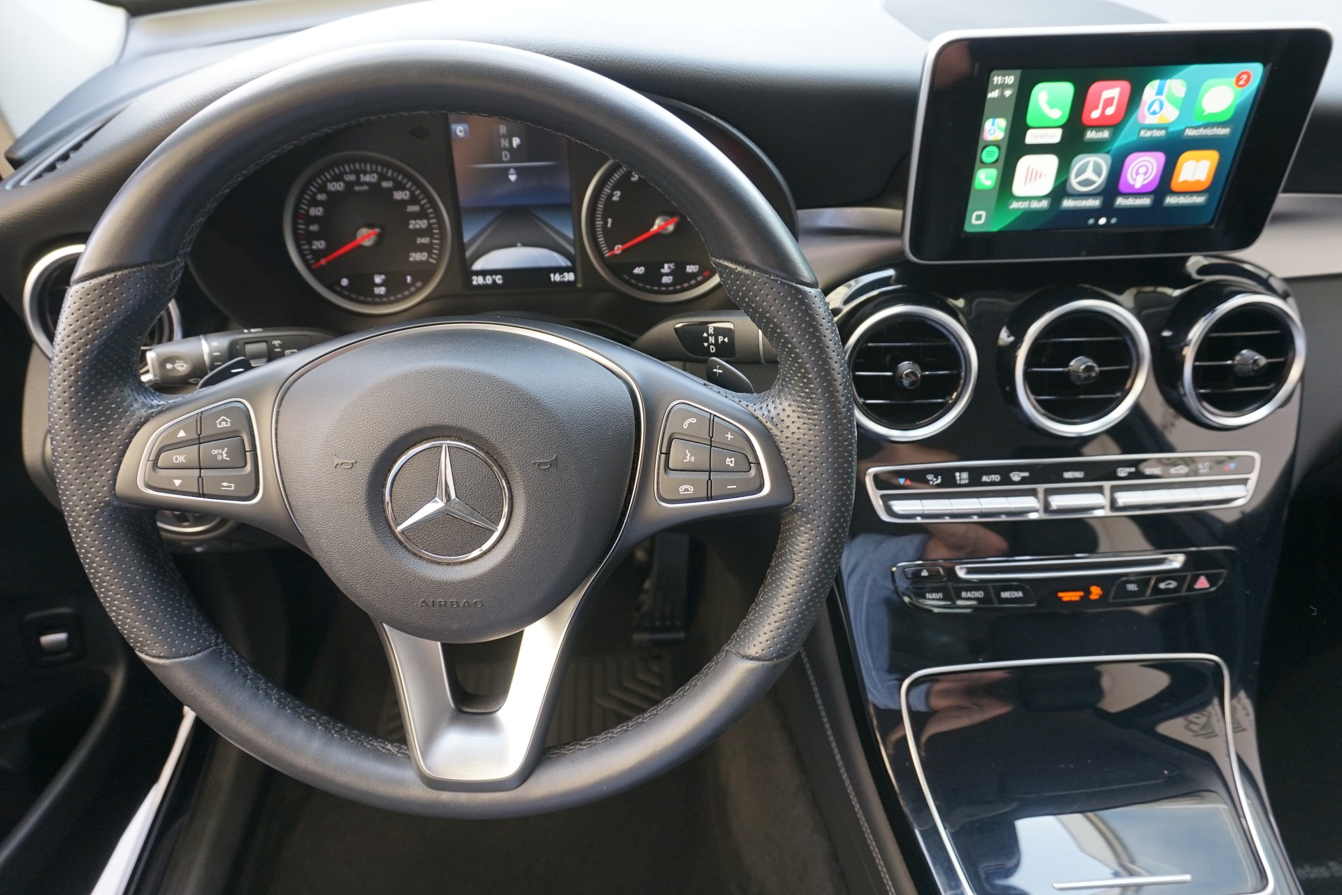MERCEDES-BENZ GLC 250 AMG Line 4Matic 211PS Benziner-image-18