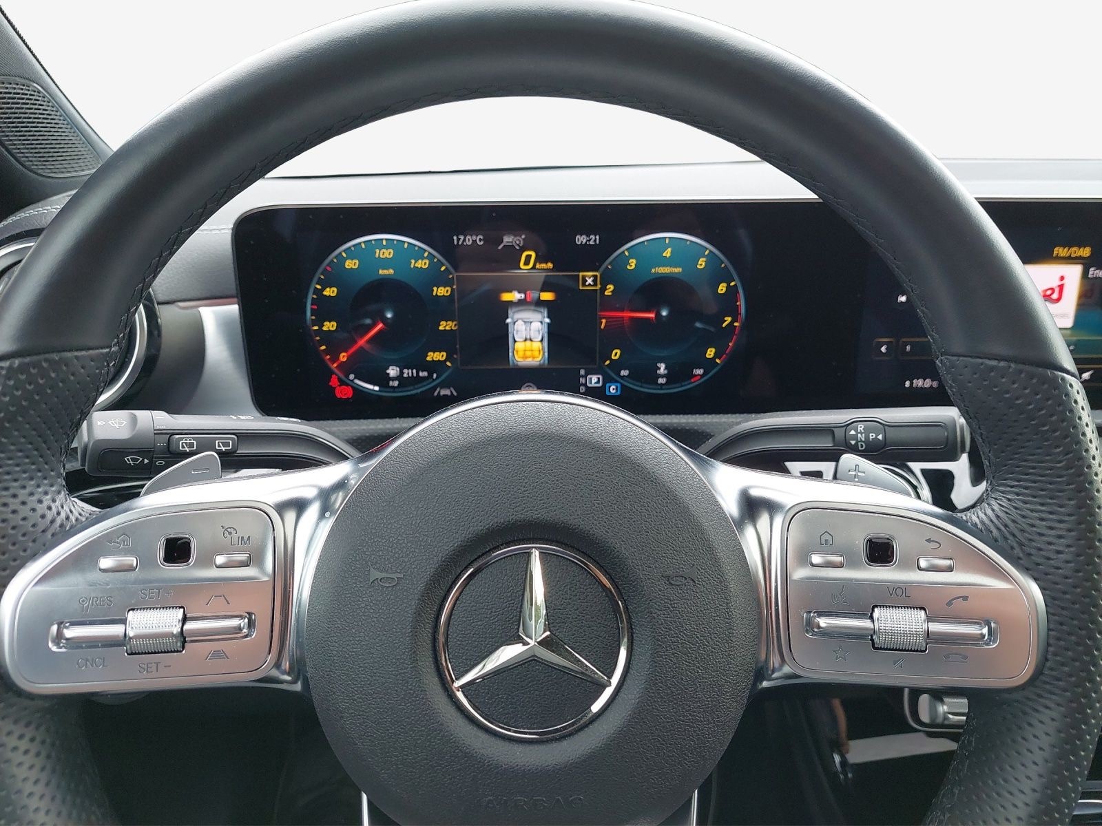 MERCEDES-BENZ A 250 4Matic AMG Line-image-1