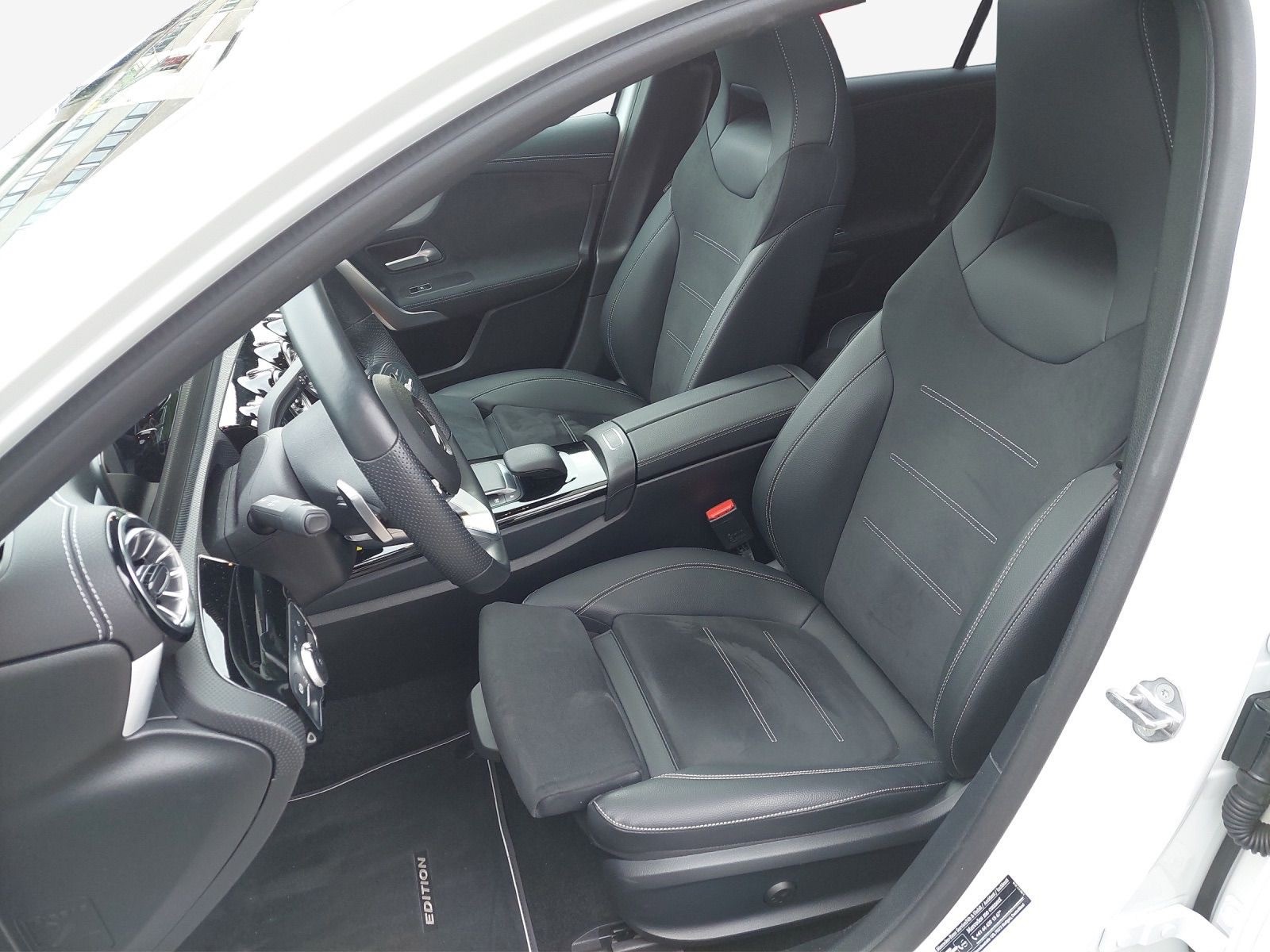 MERCEDES-BENZ A 250 4Matic AMG Line-image-0