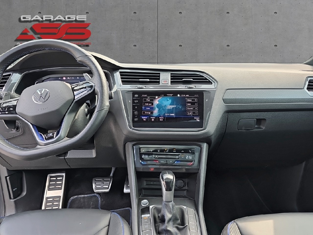 VW Tiguan 2.0TSI R 4Motion DSG-image-13