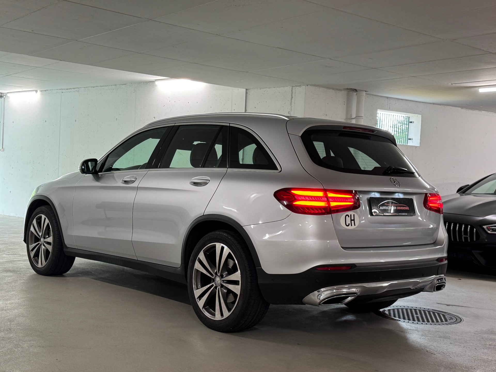 MERCEDES-BENZ GLC 220 d 4Matic 9G-Tronic-image-4