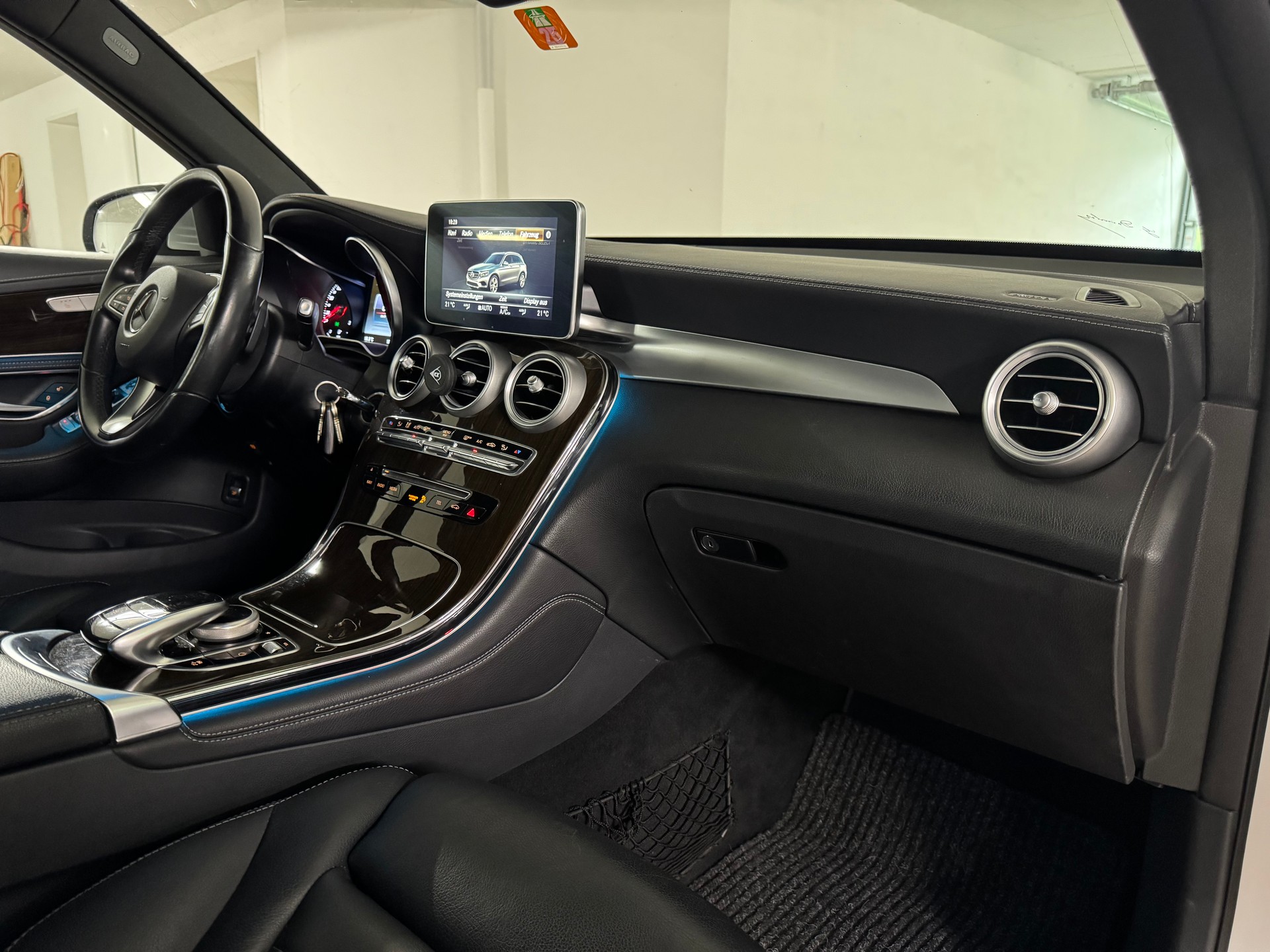 MERCEDES-BENZ GLC 220 d 4Matic 9G-Tronic-image-9