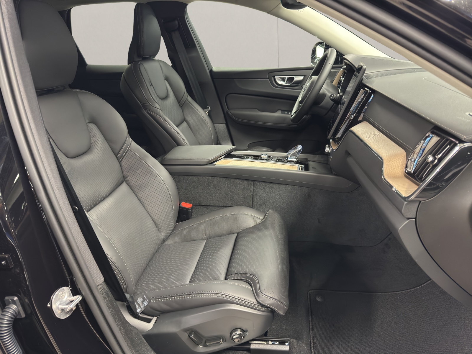 VOLVO XC60 2.0 T8 TE Ultra Dark eAWD-image-14