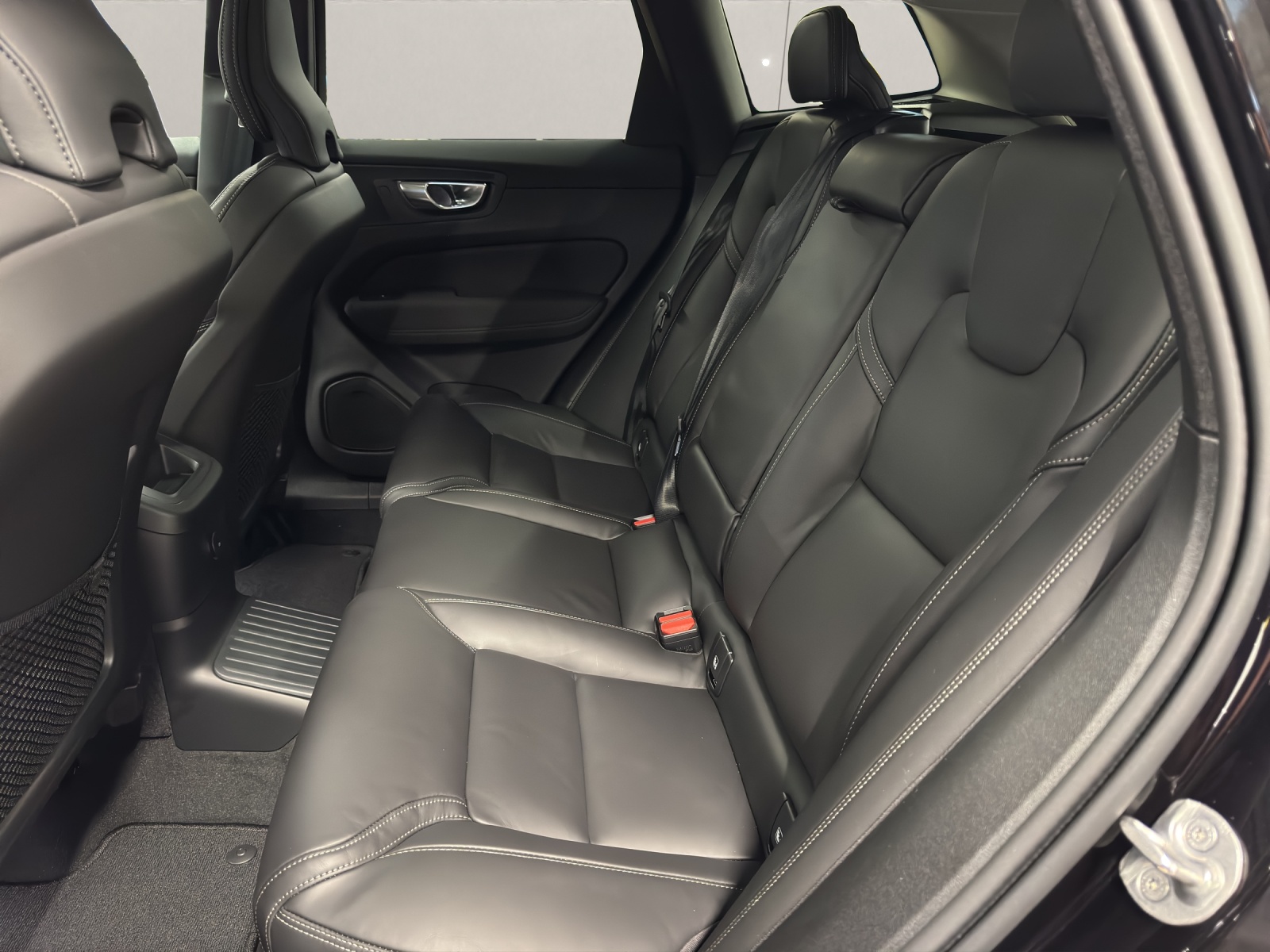 VOLVO XC60 2.0 T8 TE Ultra Dark eAWD-image-13