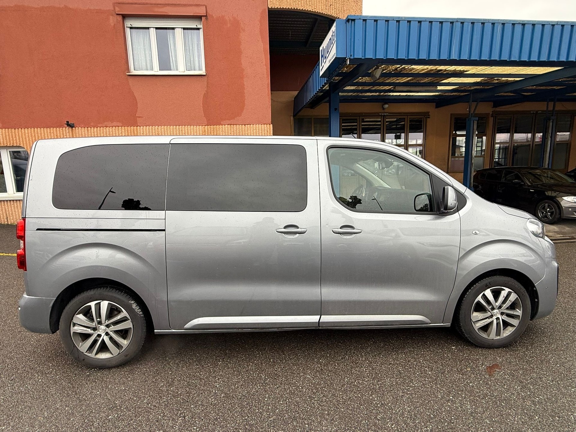 PEUGEOT Traveller 2.0 BlueHDi Active Standard EAT-image-3