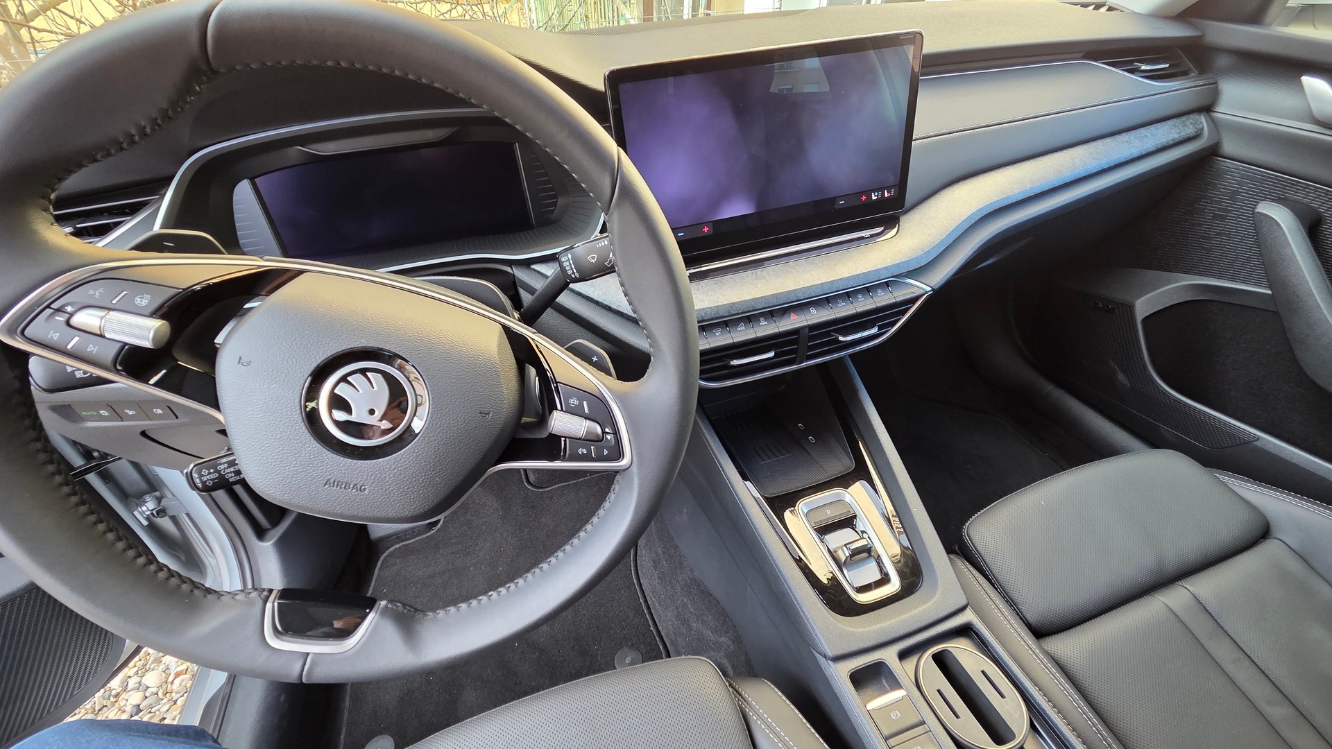 SKODA Octavia Combi 2.0 TDI DSG Selection-image-1