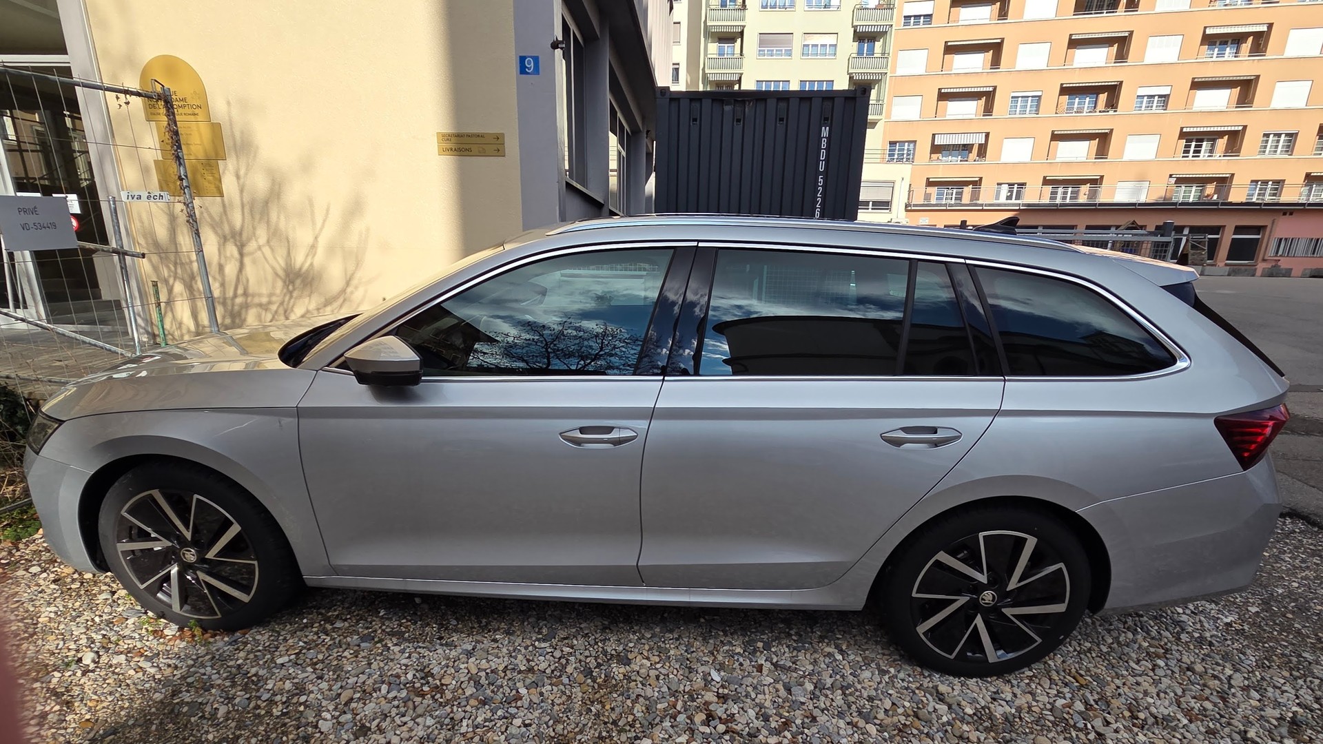 SKODA Octavia Combi 2.0 TDI DSG Selection-image-4