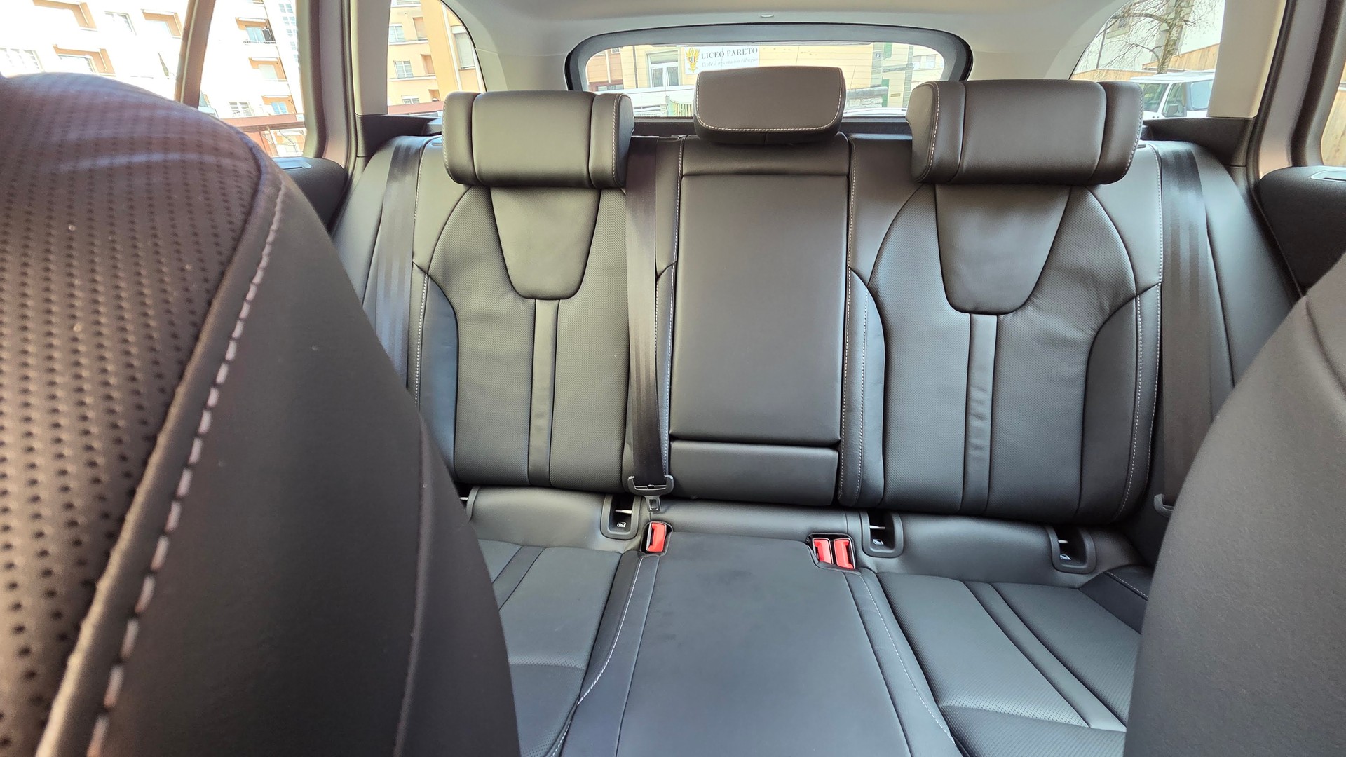SKODA Octavia Combi 2.0 TDI DSG Selection-image-2