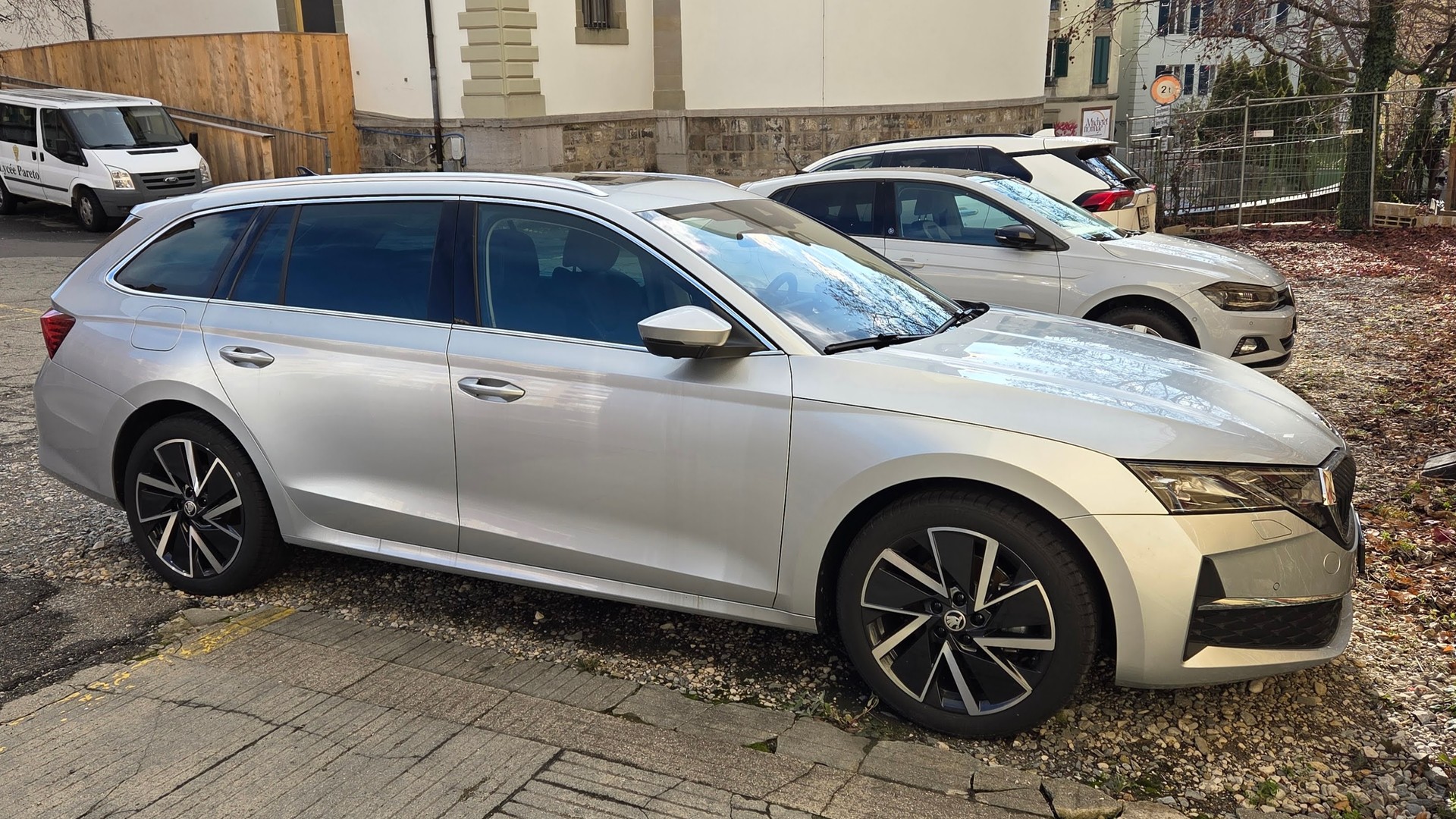 SKODA Octavia Combi 2.0 TDI DSG Selection-image-3