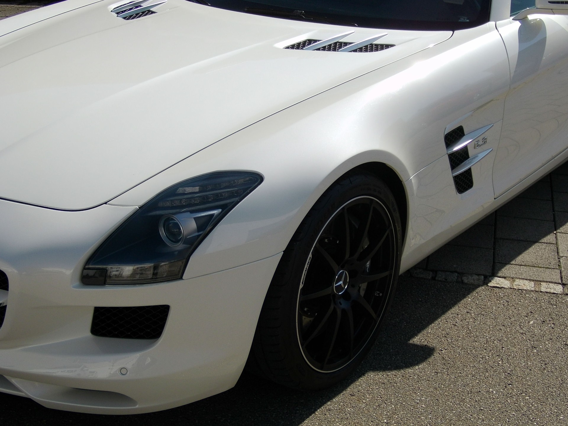 MERCEDES-BENZ SLS 63 AMG Speedshift-image-5