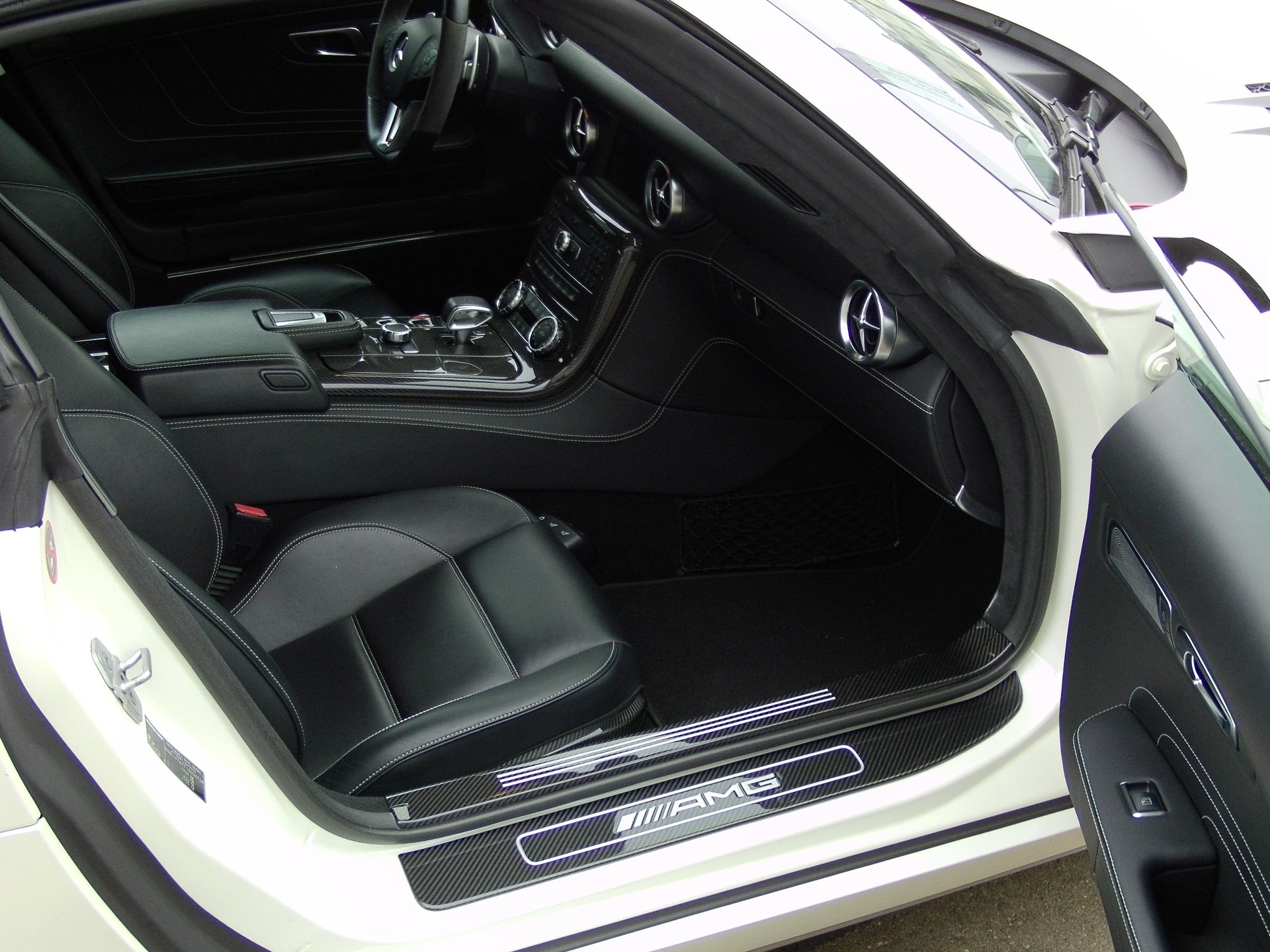 MERCEDES-BENZ SLS 63 AMG Speedshift-image-13