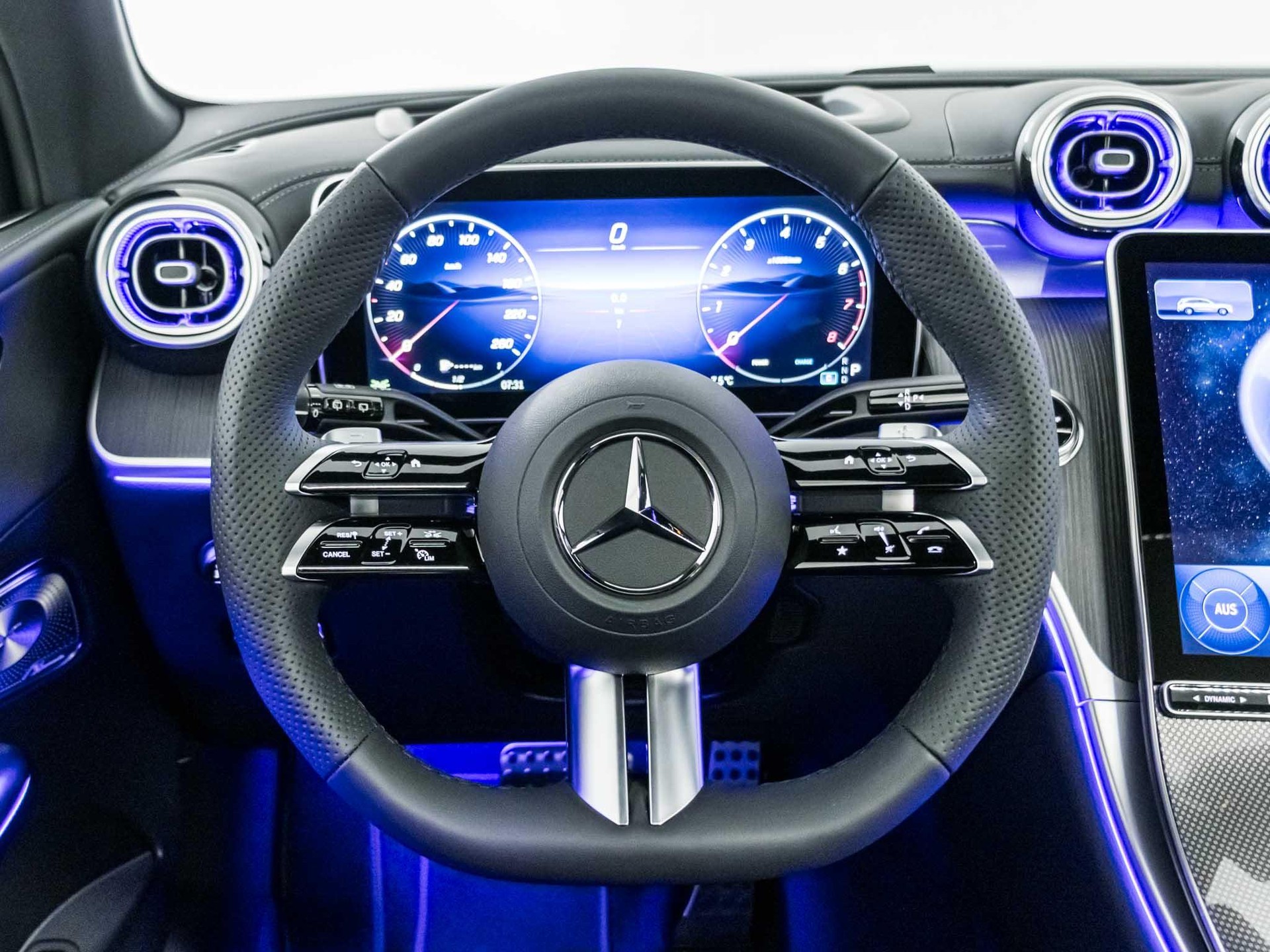 MERCEDES-BENZ GLC 200 4MATIC-image-11