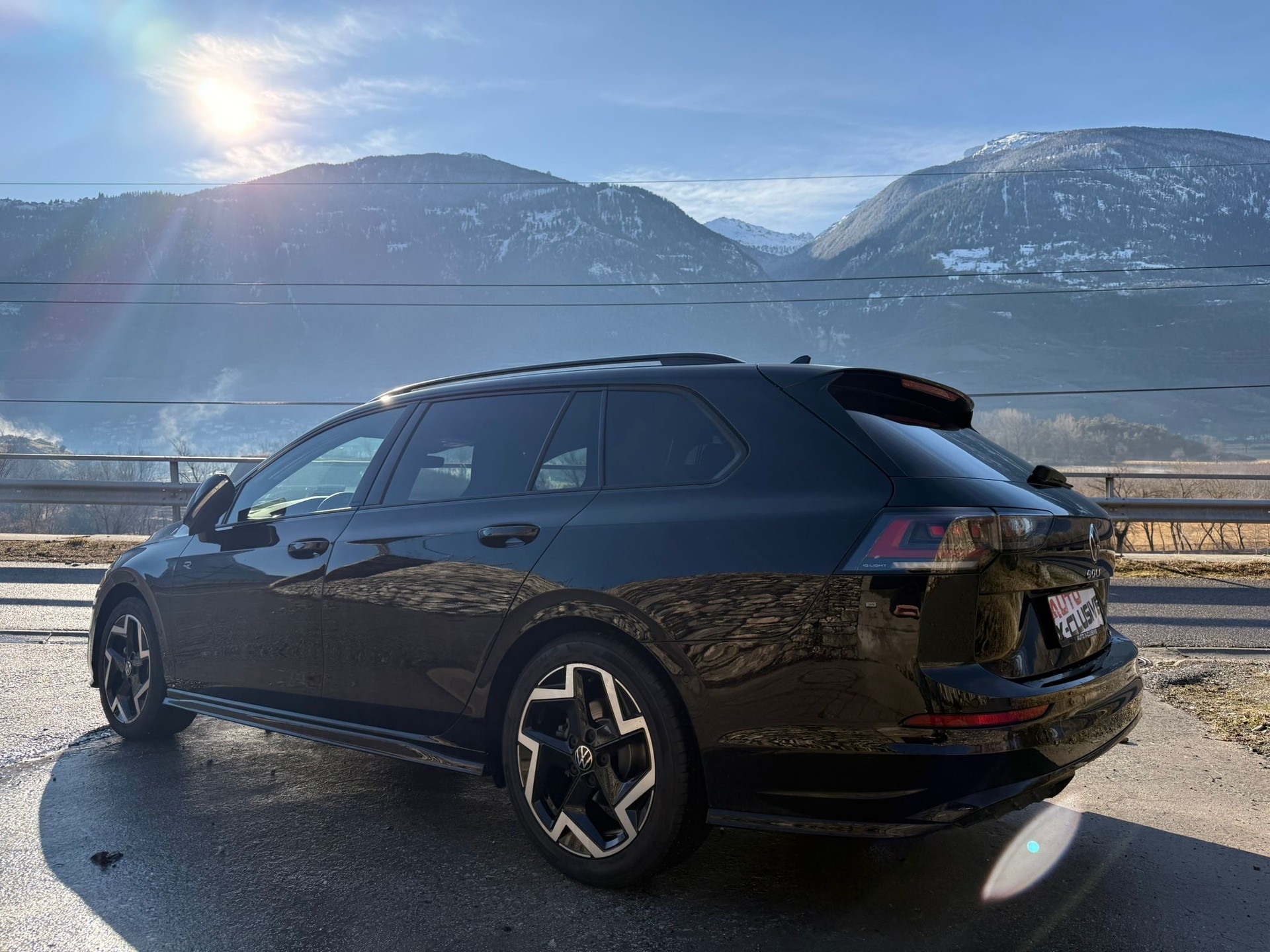 VW Golf Variant 2.0 TSI R-Line DSG 4 Motion-image-5
