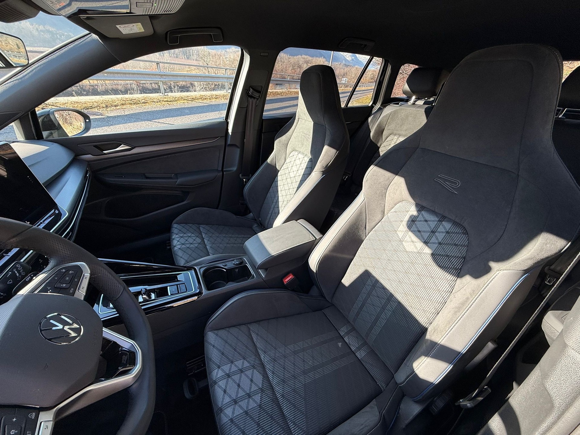 VW Golf Variant 2.0 TSI R-Line DSG 4 Motion-image-8