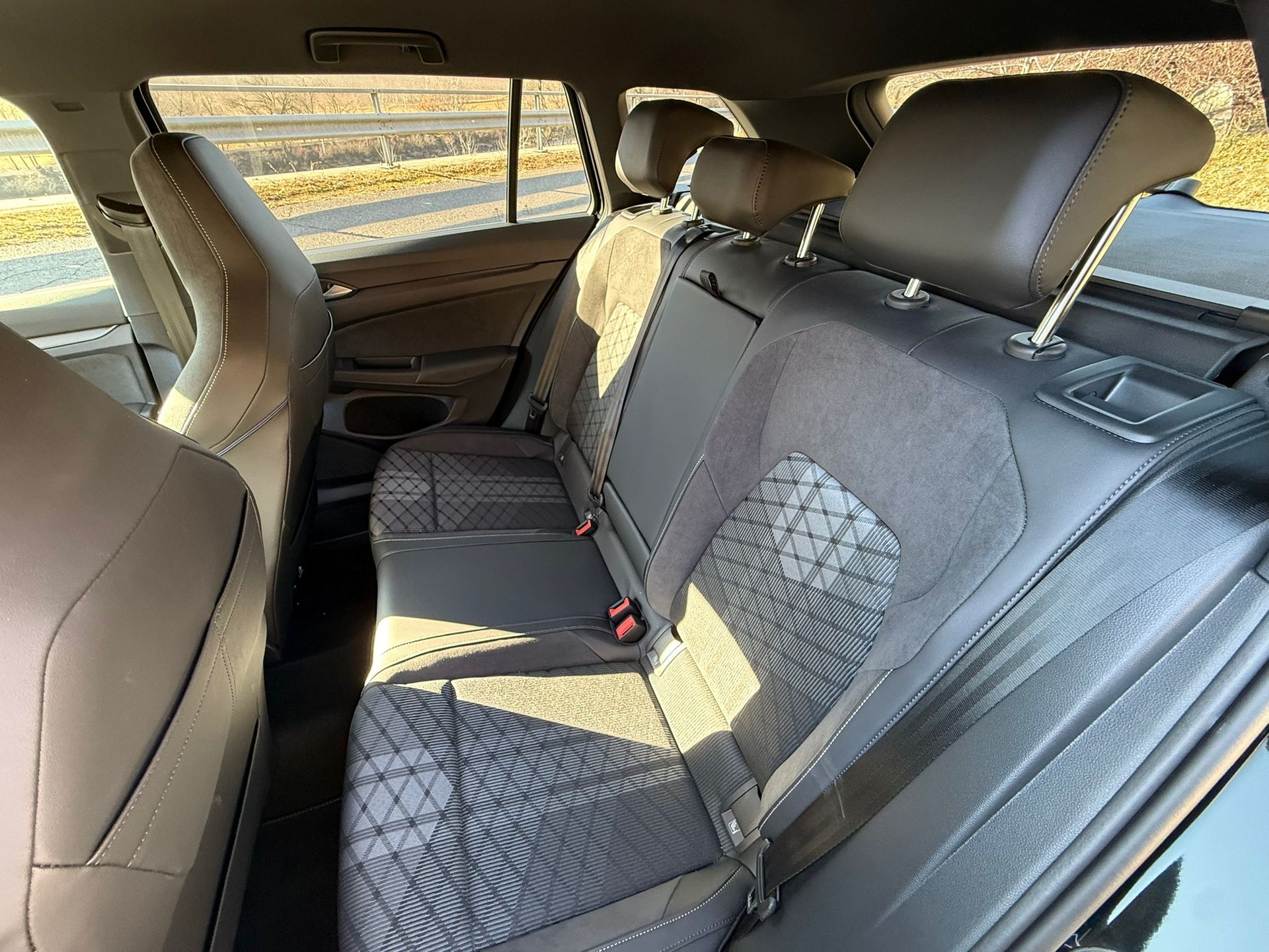 VW Golf Variant 2.0 TSI R-Line DSG 4 Motion-image-10