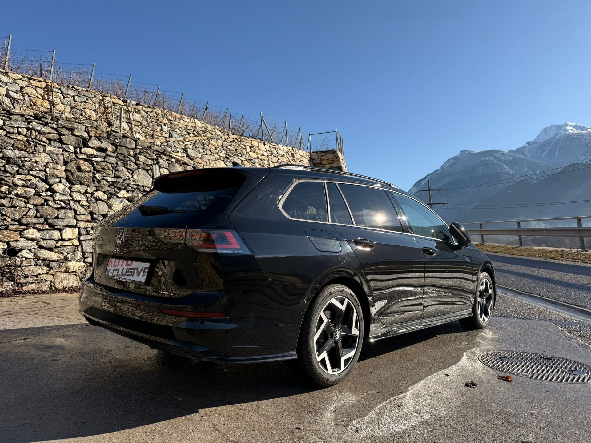 VW Golf Variant 2.0 TSI R-Line DSG 4 Motion-image-3