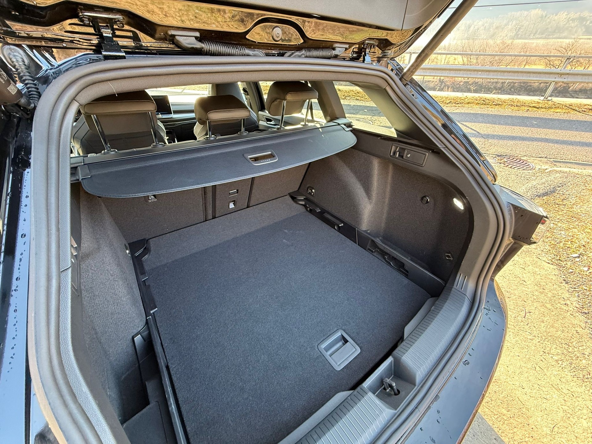 VW Golf Variant 2.0 TSI R-Line DSG 4 Motion-image-11