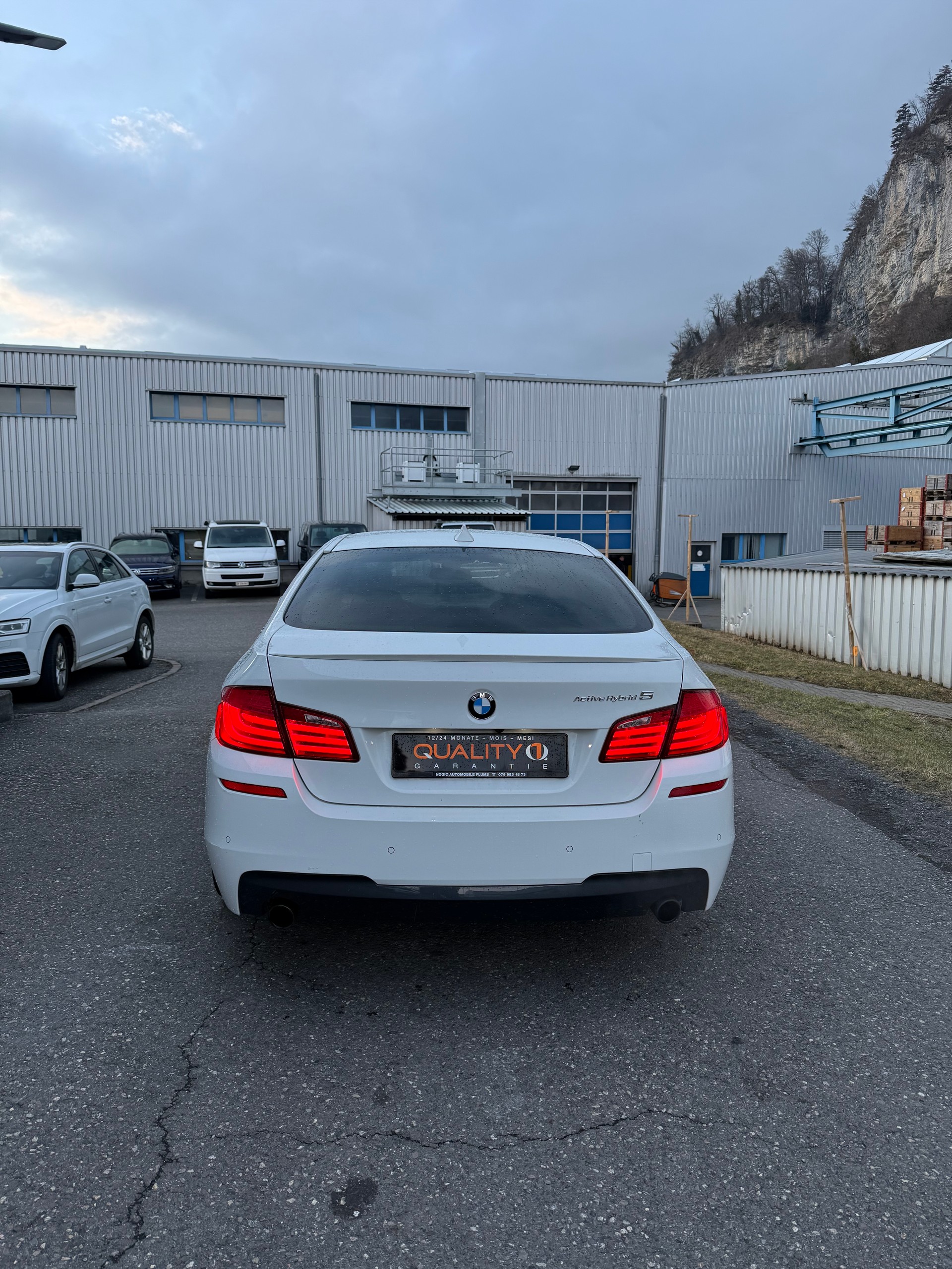 BMW ActiveHybrid 5 Steptronic-image-13