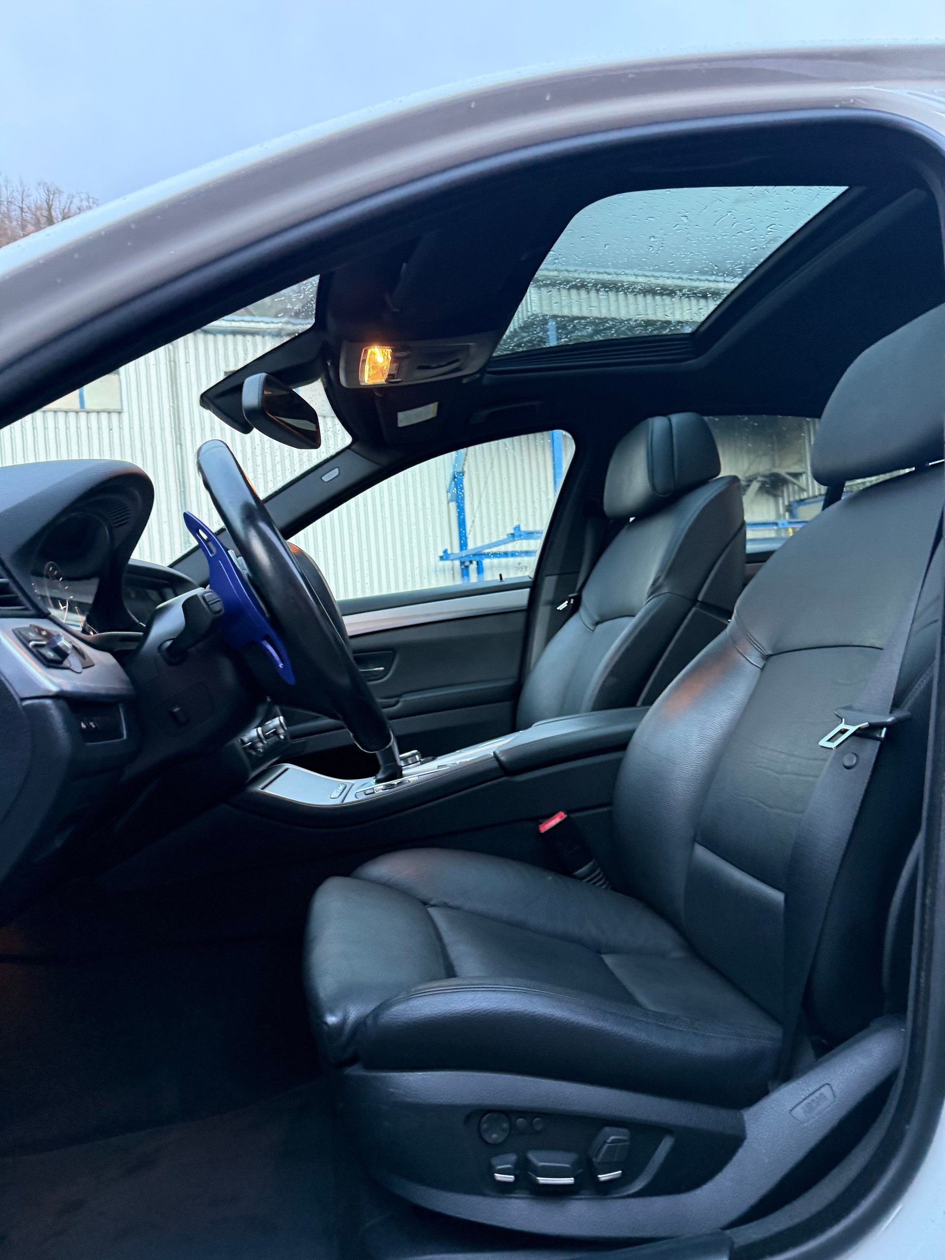 BMW ActiveHybrid 5 Steptronic-image-6