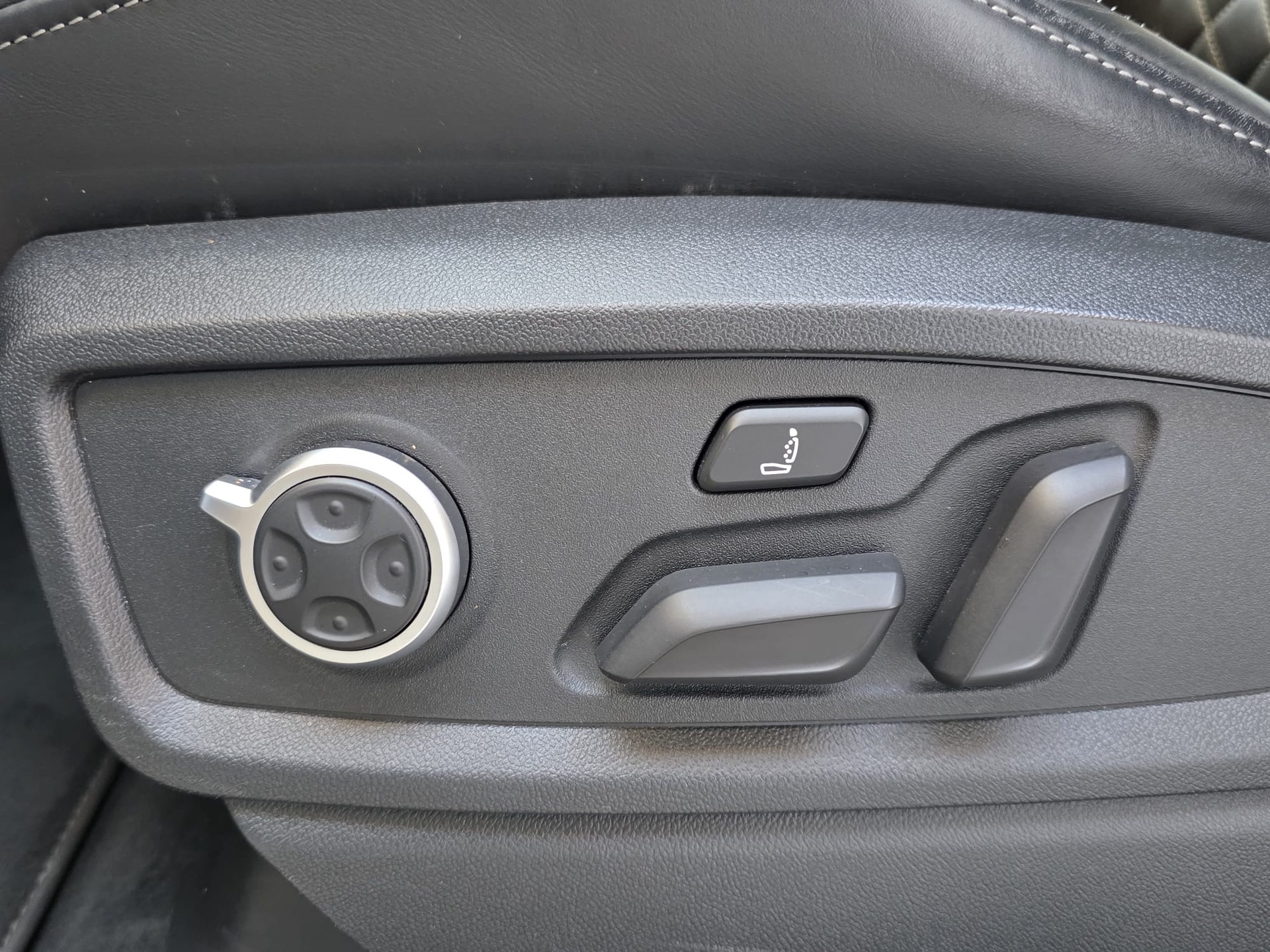 AUDI SQ5 TDI quattro tiptronic-image-2