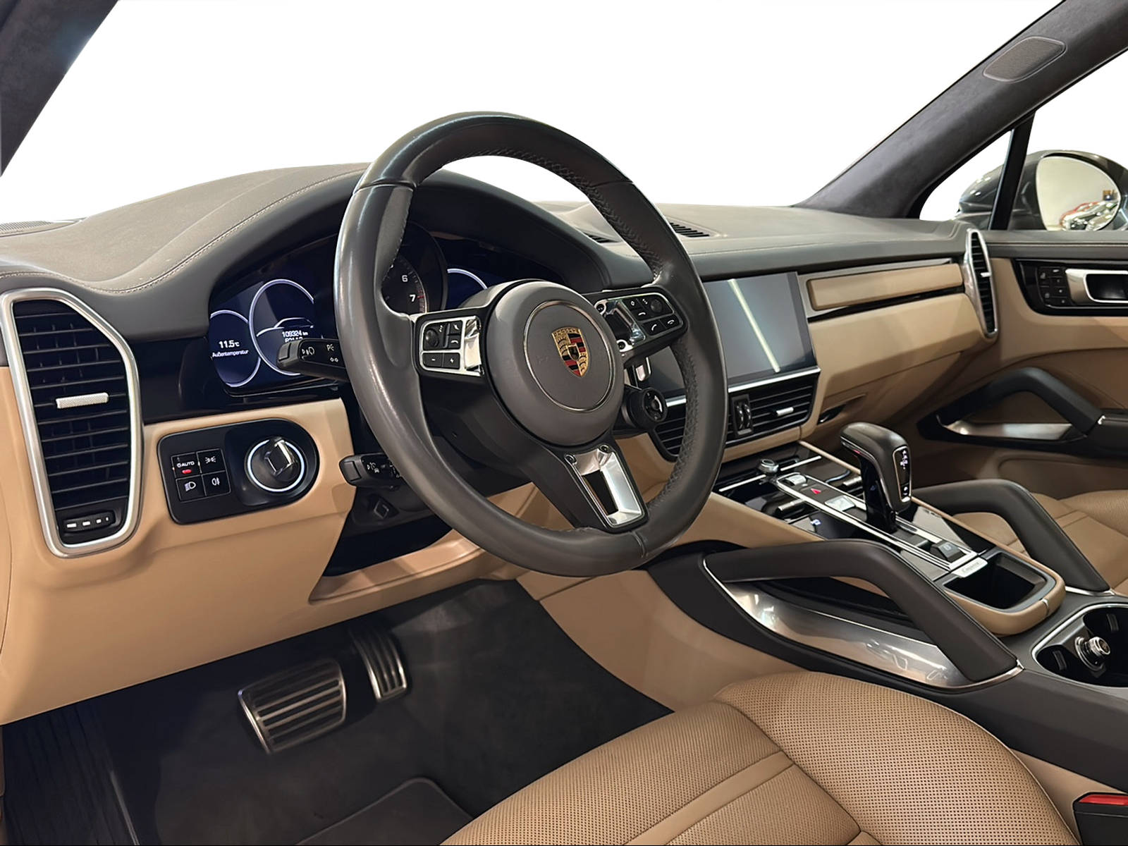 PORSCHE Cayenne Turbo-showroom-element-1
